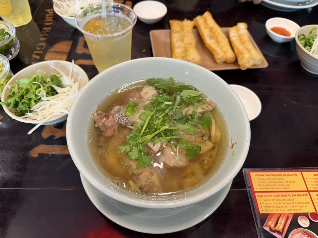 在胡志明市河粉节上以4万越南盾的价格销售2万碗美味河粉