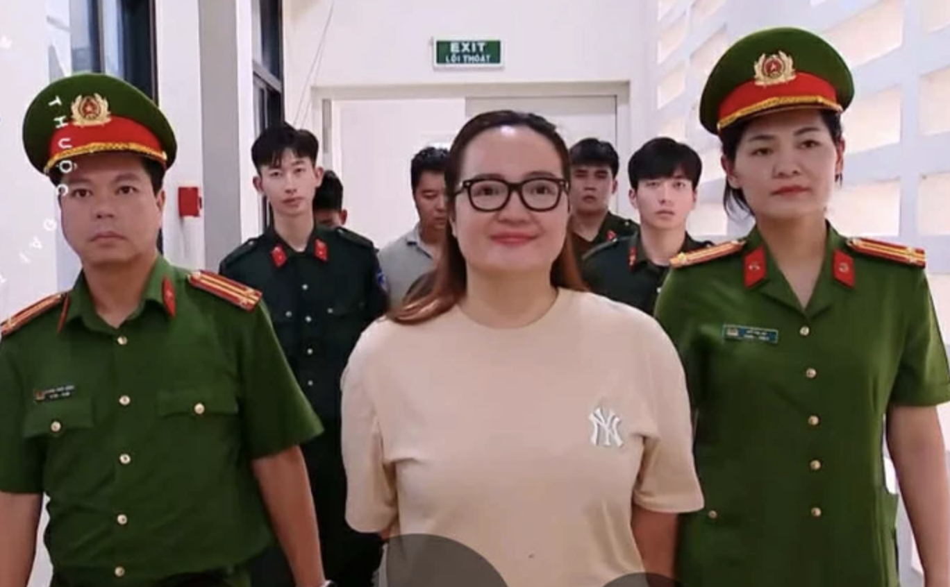 在被起诉之前，黄香女士曾卷入哪些系列丑闻？