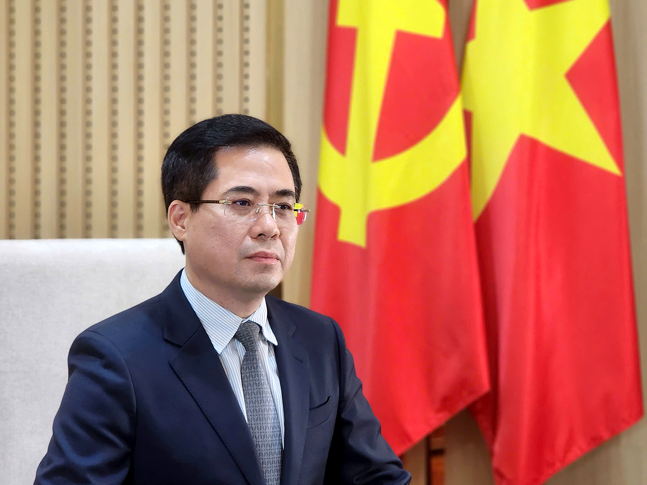 广南省人民委员会主席及5位副主席的任务分工