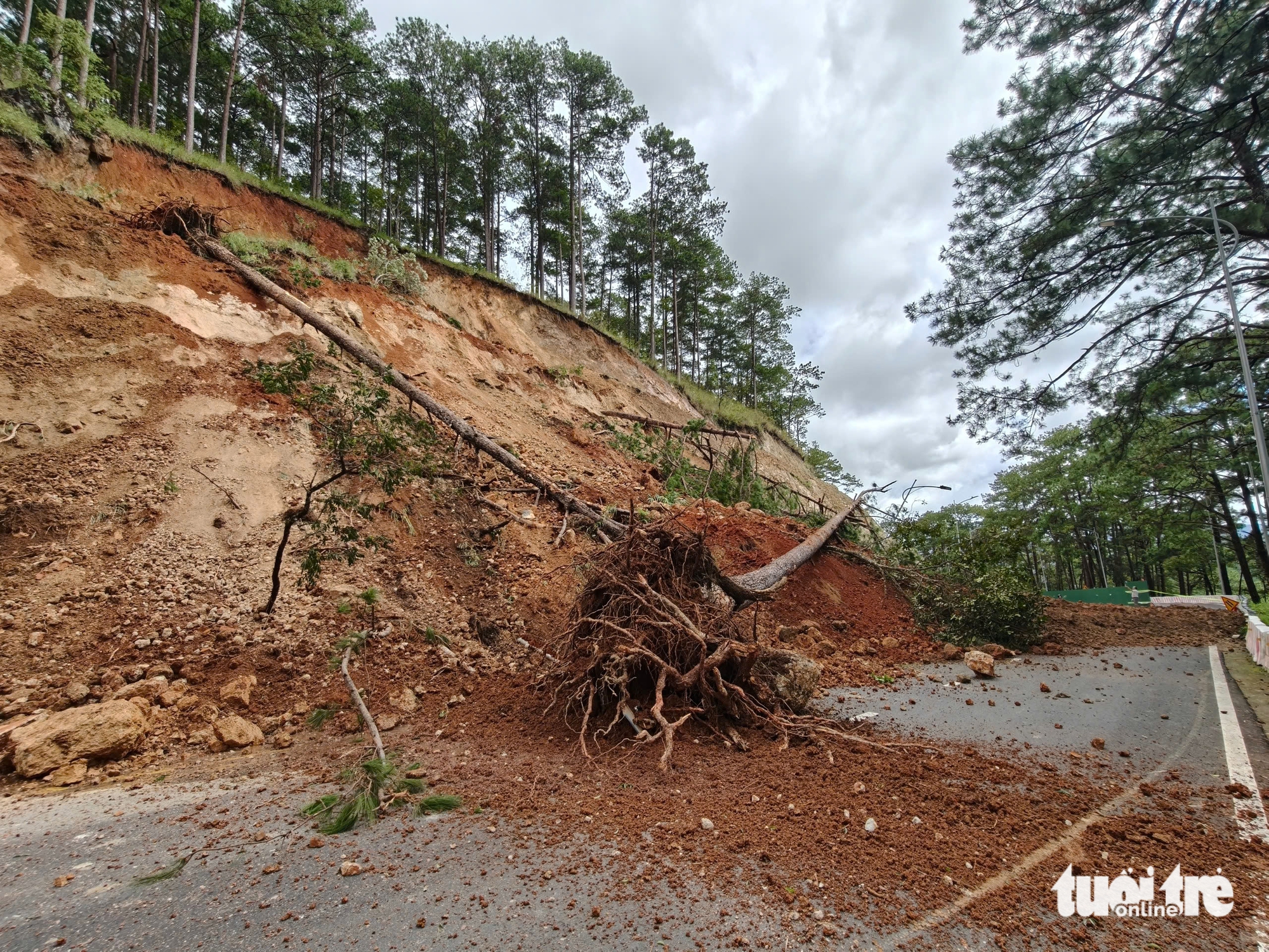 连续大雨引发山体滑坡，道路损坏，林同省再次宣布紧急情况