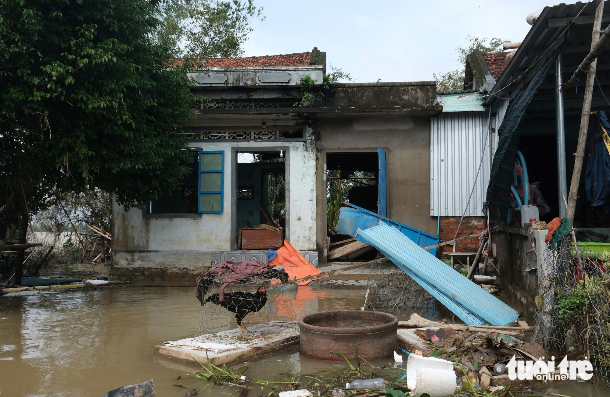 洪水逐渐退去，给富安旧洪区留下满目疮痍的景象
