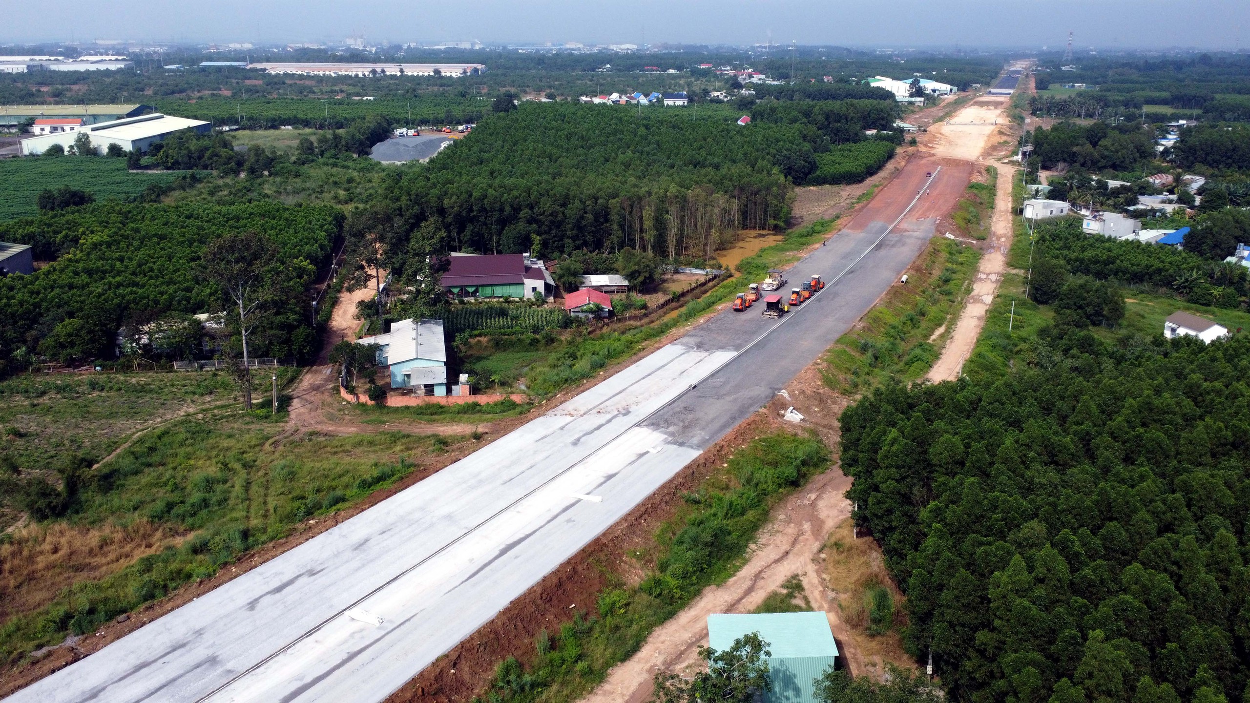 距离通车还有近2个月，边和-头顿高速公路的形态如何？