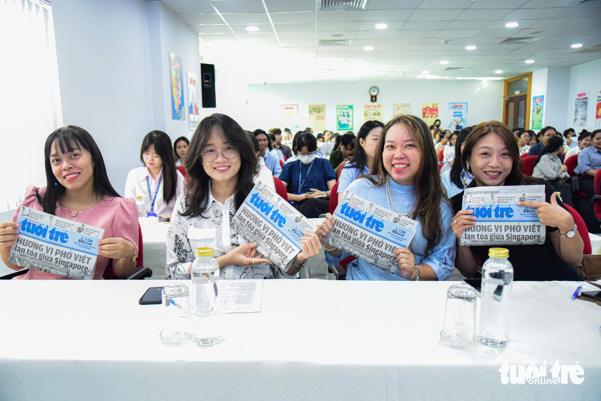 胡志明市师范大学学生了解《青年报》的新闻制作流程