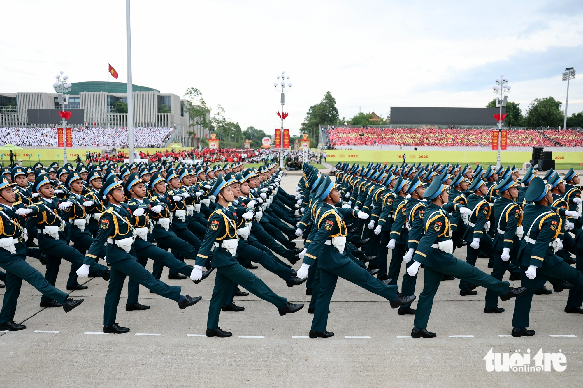 美亭体育场鸣炮，开启阅兵游行合练序幕