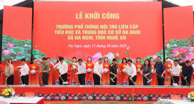 总书记出席乂安省边境乡寄宿学校开工典礼