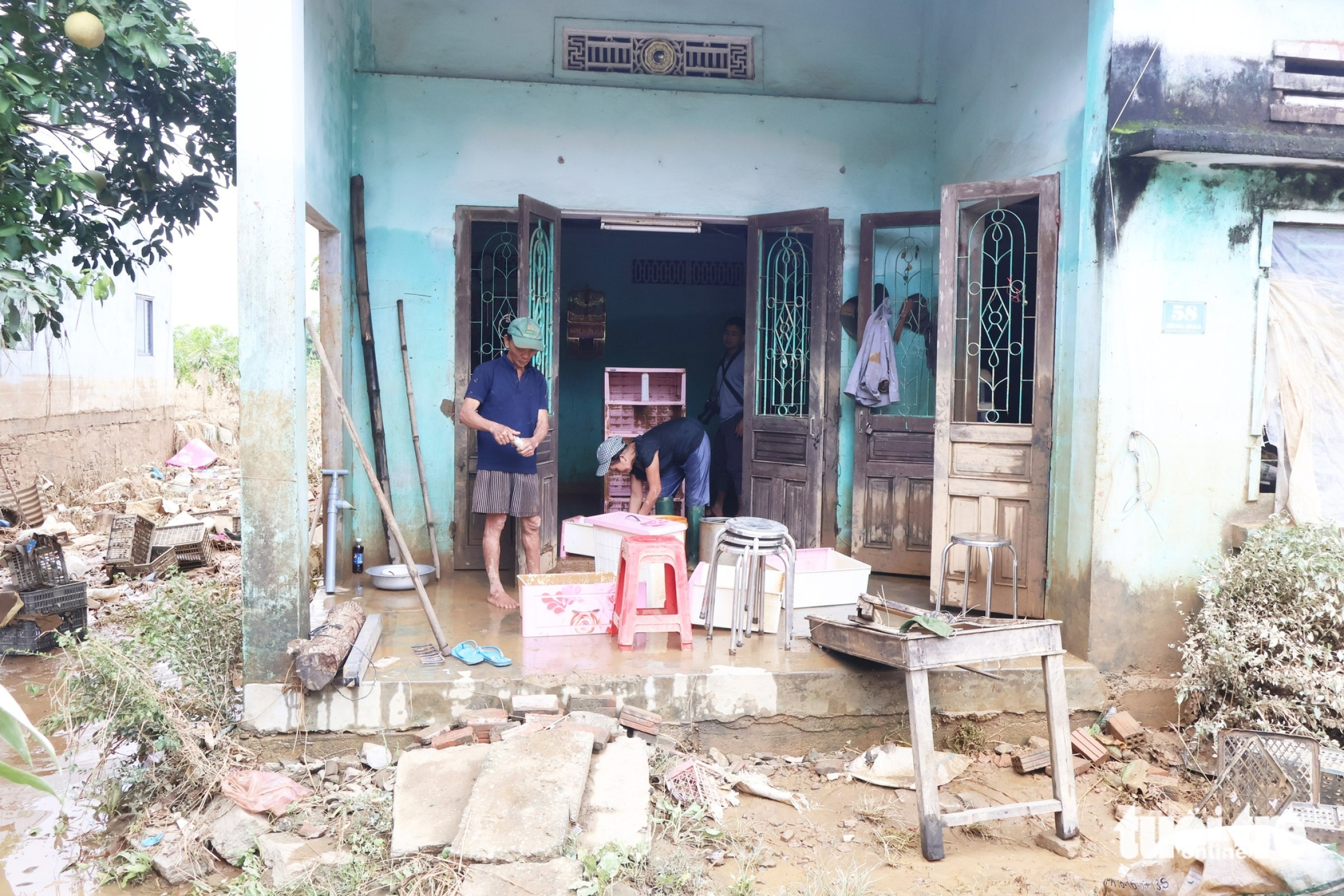 在洪水和山体滑坡后重新站起来,戈诺伊的居民并不孤单