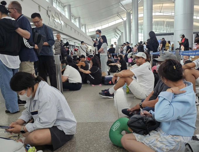 新山一机场出境系统故障导致旅客拥堵