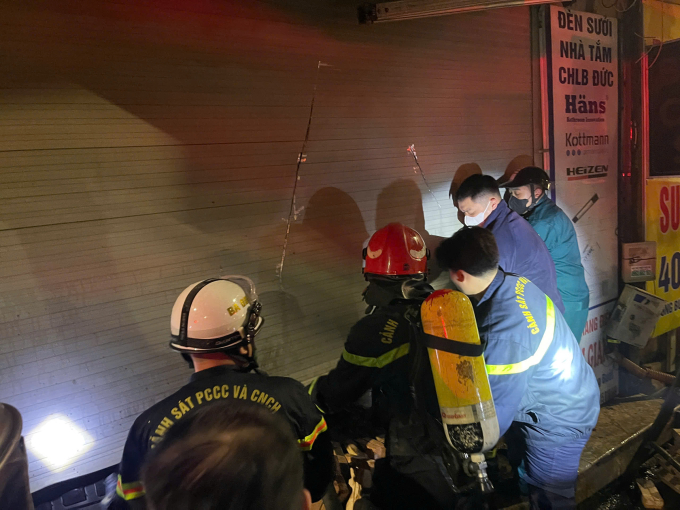 河内两起火灾中12人获救