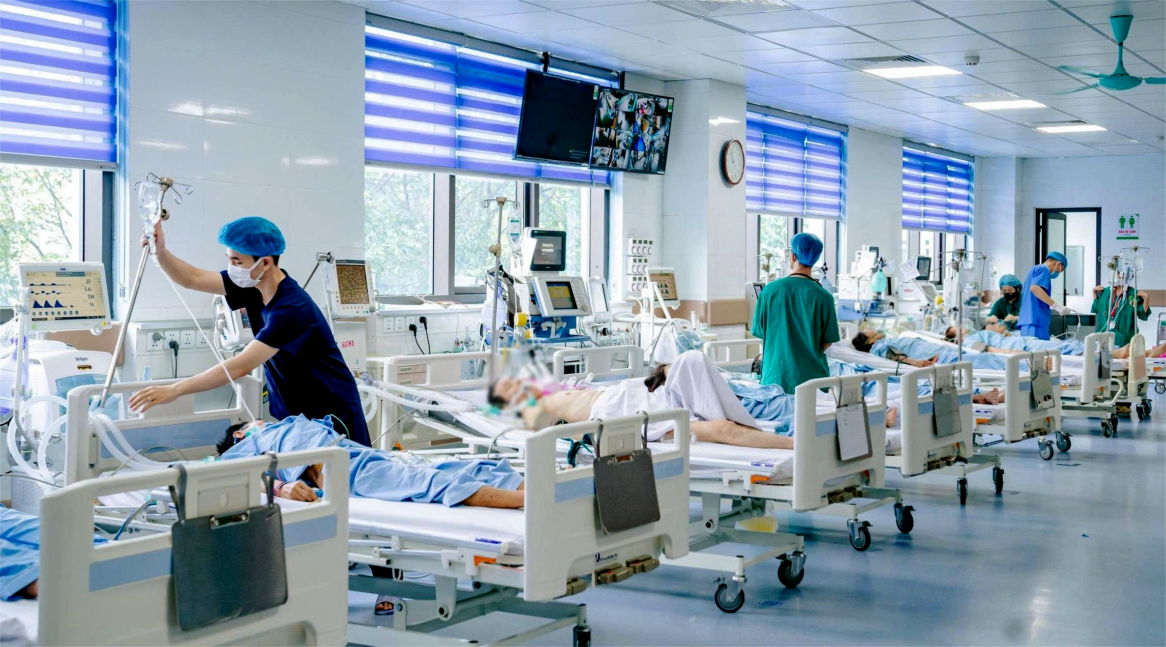 12月2日早间新闻：国会讨论超过700万亿越南盾用于教育和医疗投资的提议