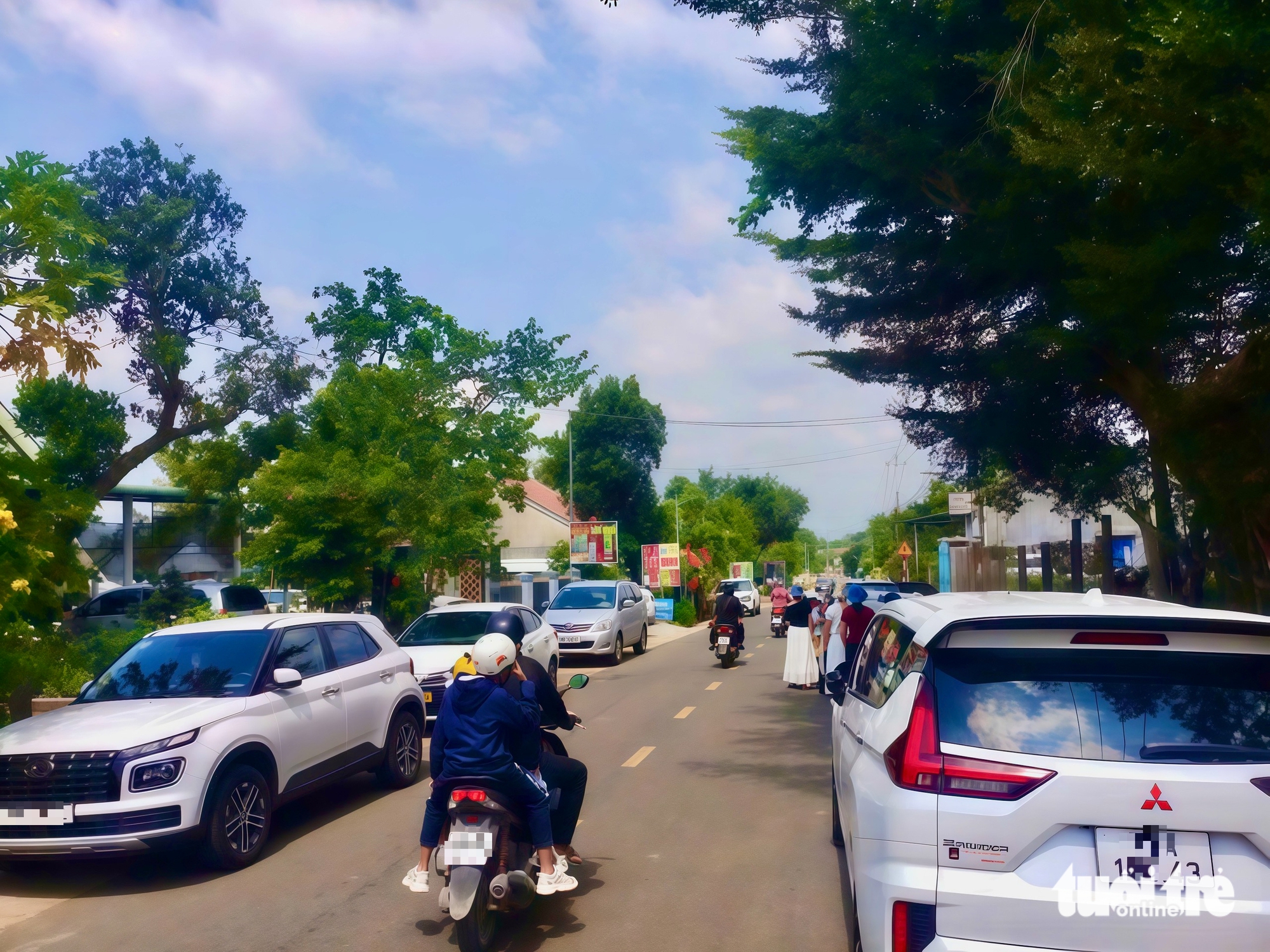 Vân Hòa 红园吸引游客