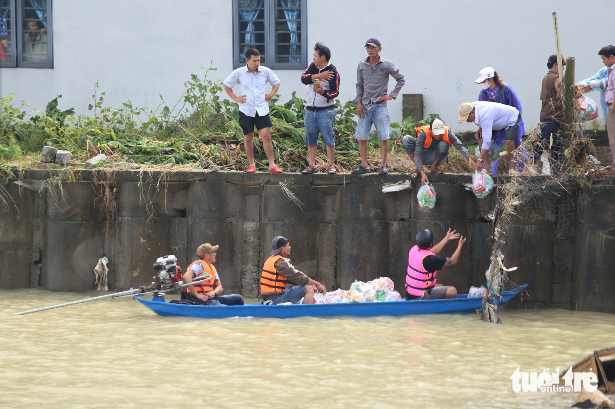 1000个鱼饼面包送往洪灾中心，中南地区急需更多保暖物品