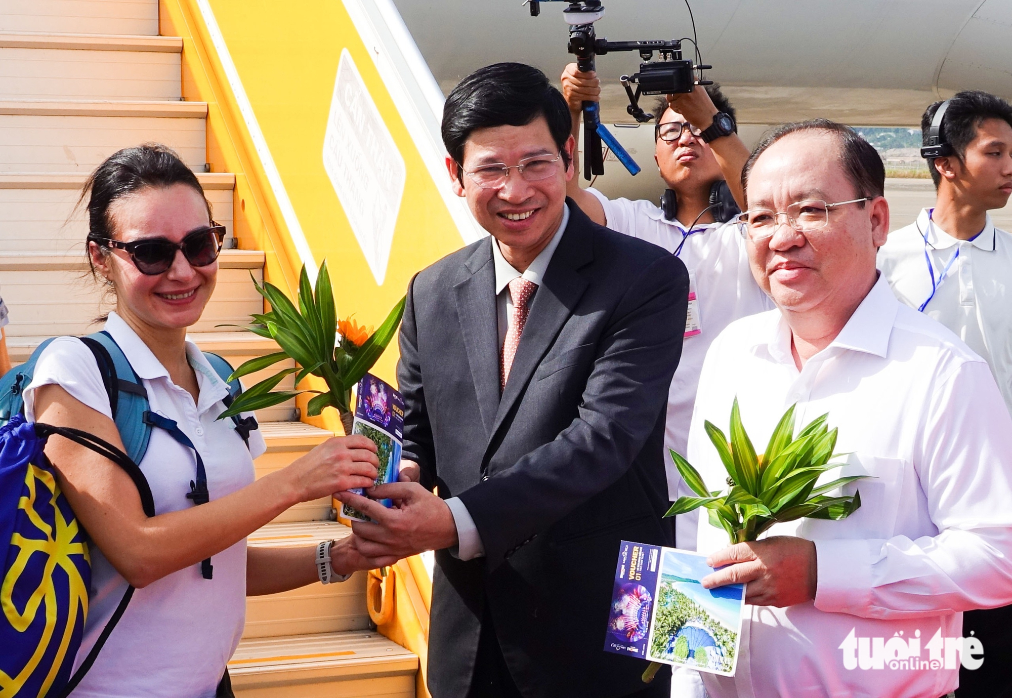 热烈欢迎第2000万名国际游客抵达富国岛