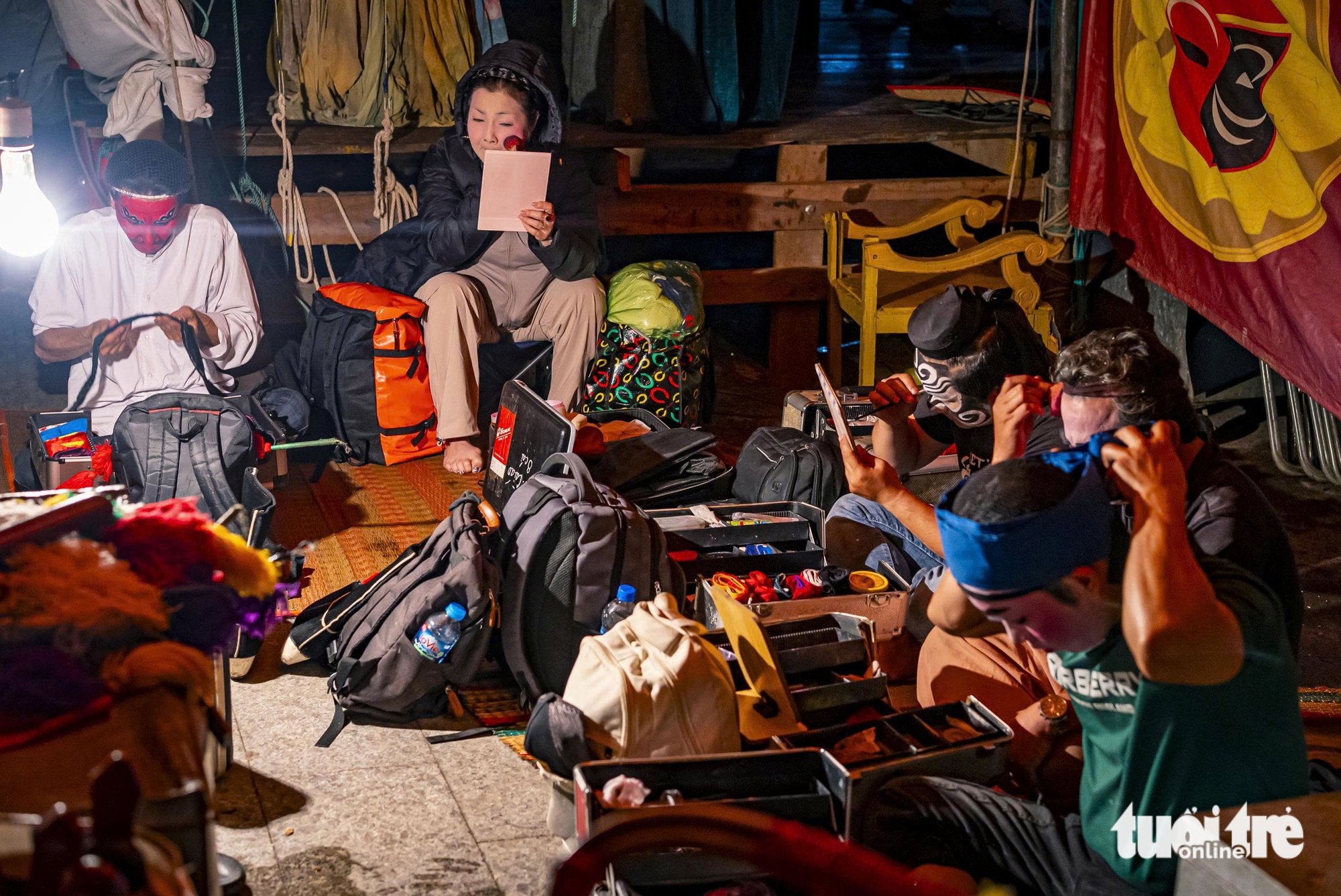 平定省独特的戏剧面部绘画艺术