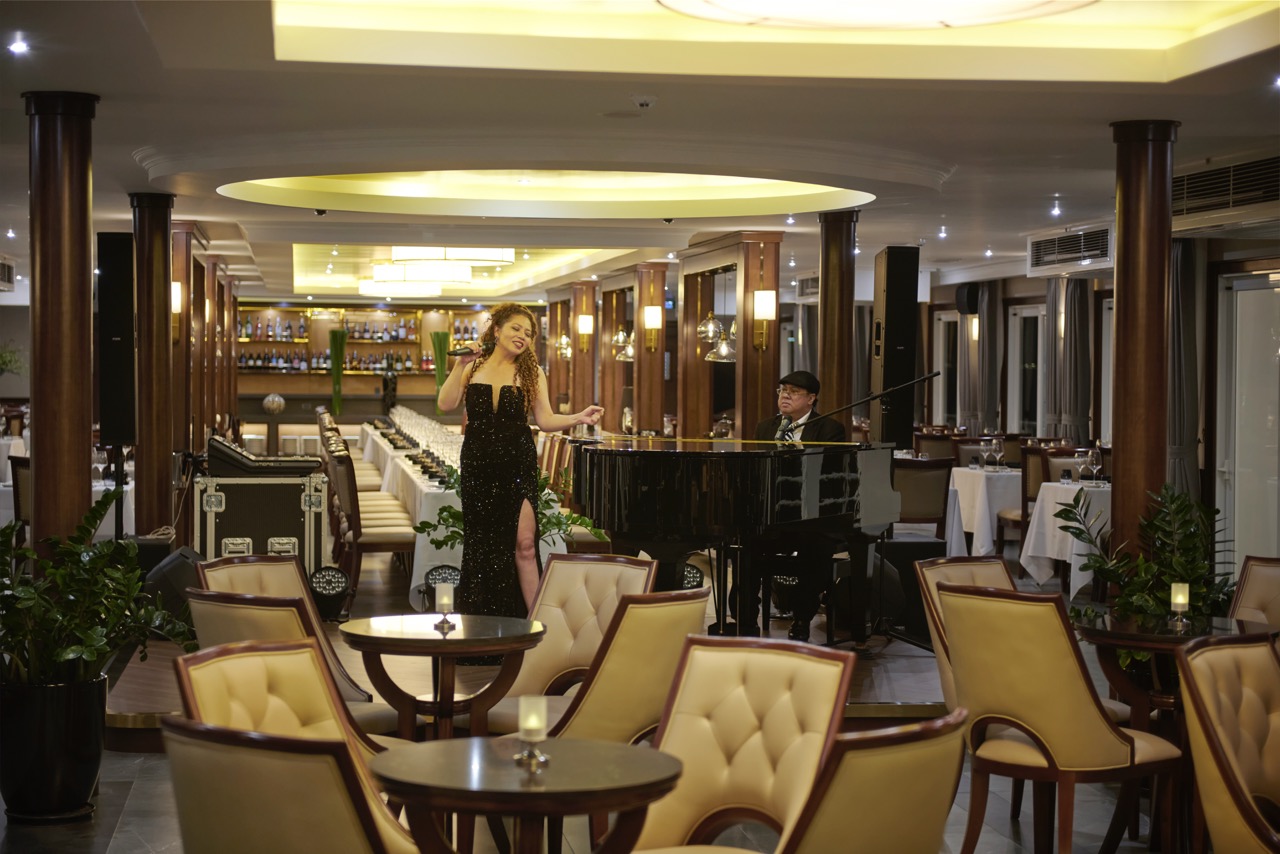 下龙湾的豪华与本土特色游轮之旅