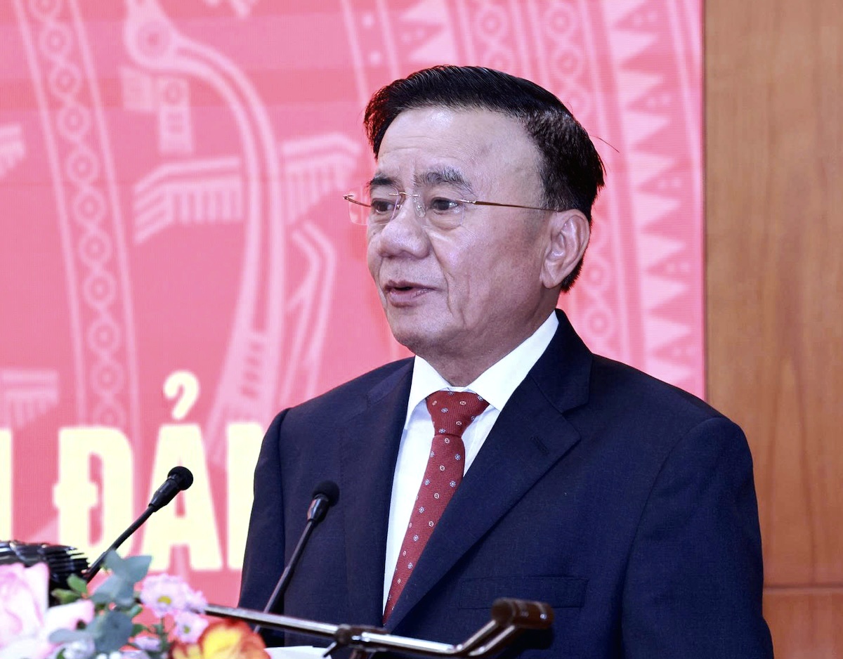 严肃、公开处理干部骚扰、给民众和企业带来麻烦的事件