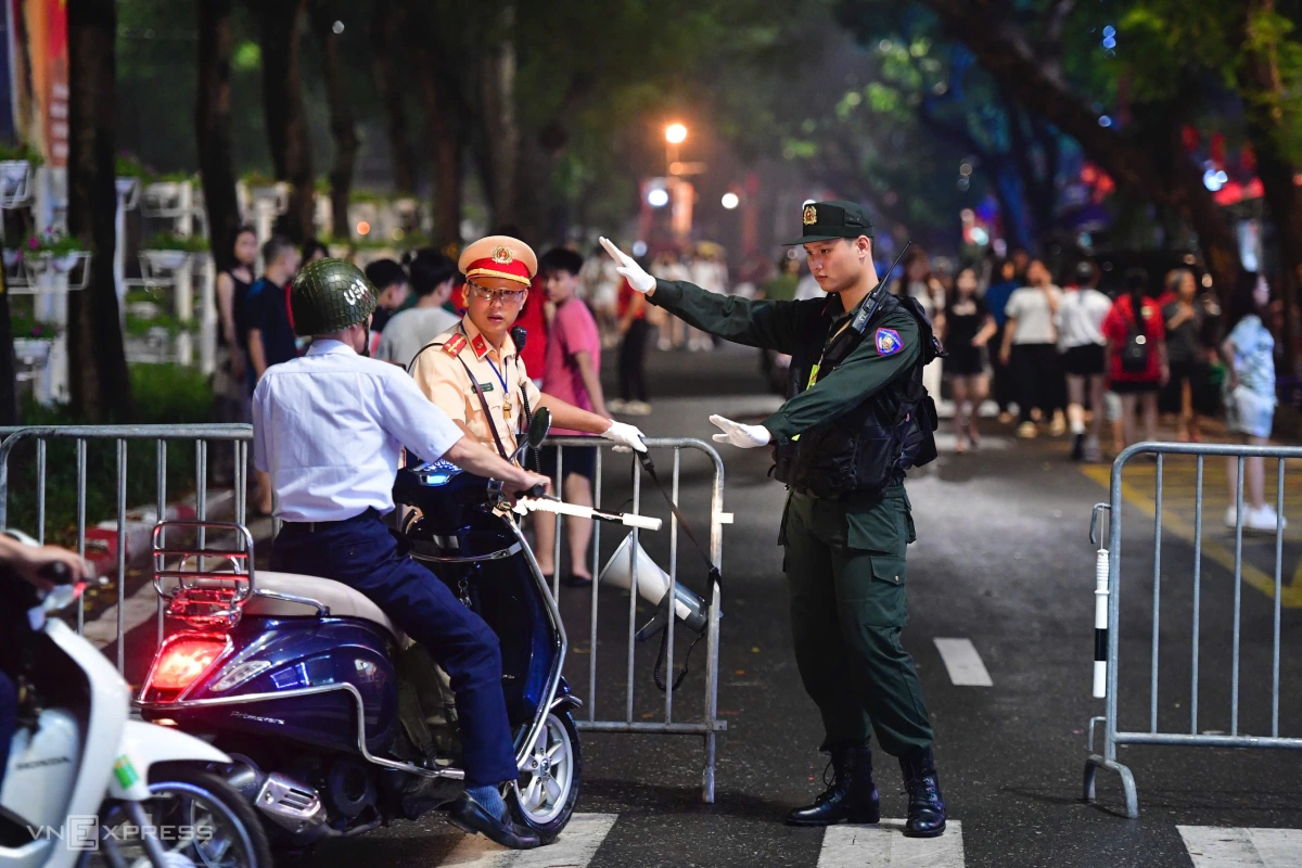 巴亭广场周围的“80周年音乐会”之夜