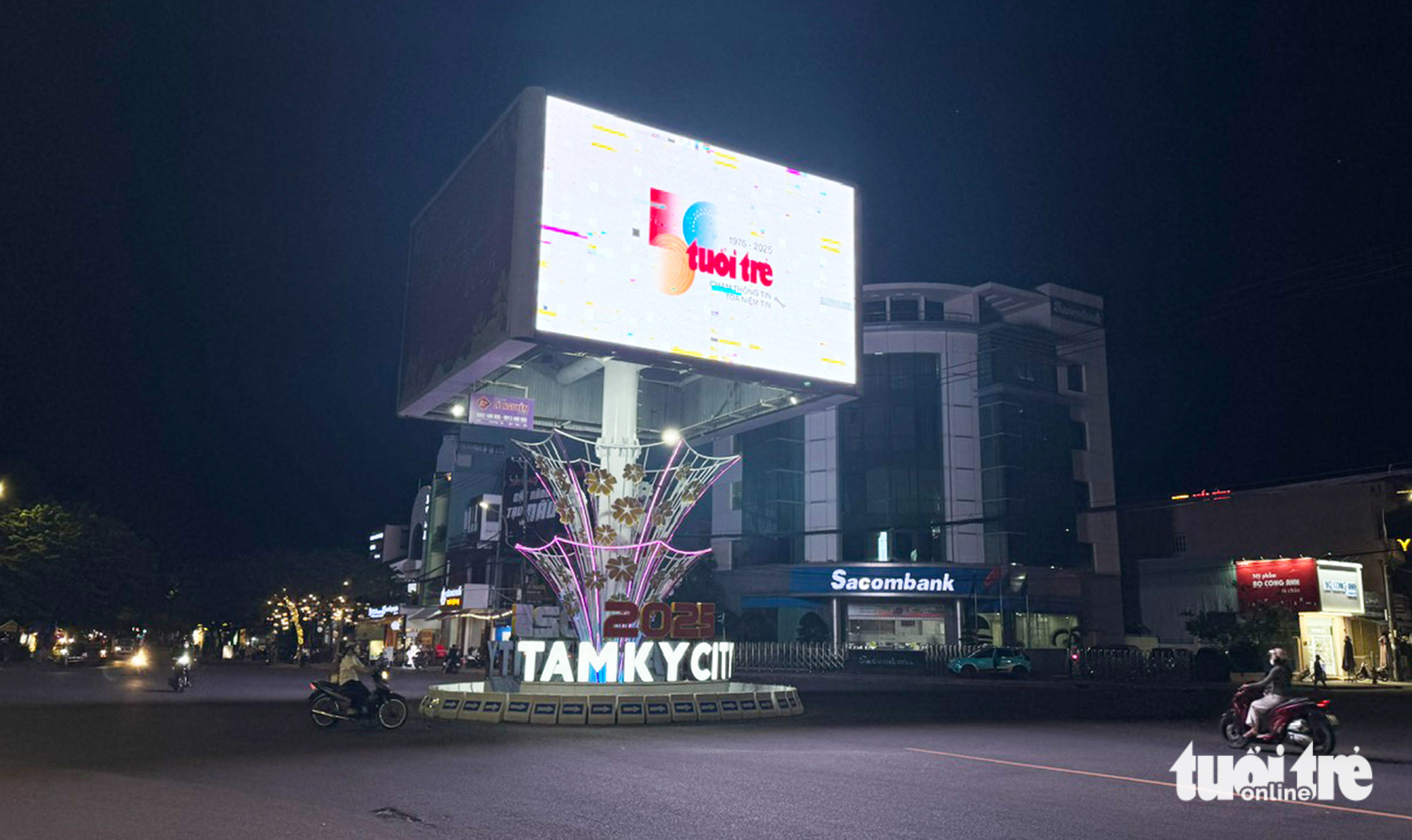 纪念《青年报》成立50周年标志出现在中部-西原地区各省市