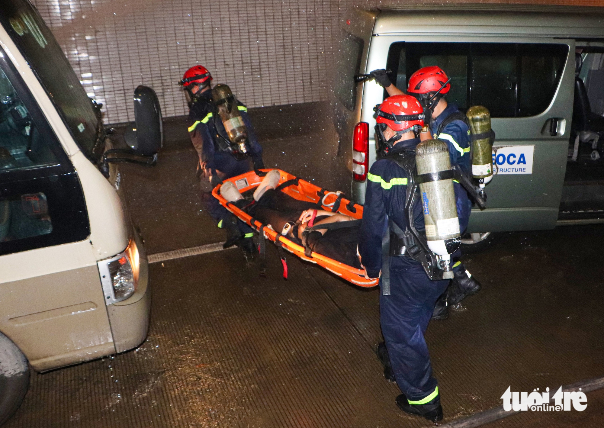 在海云隧道被困并发生大火时该怎么办？