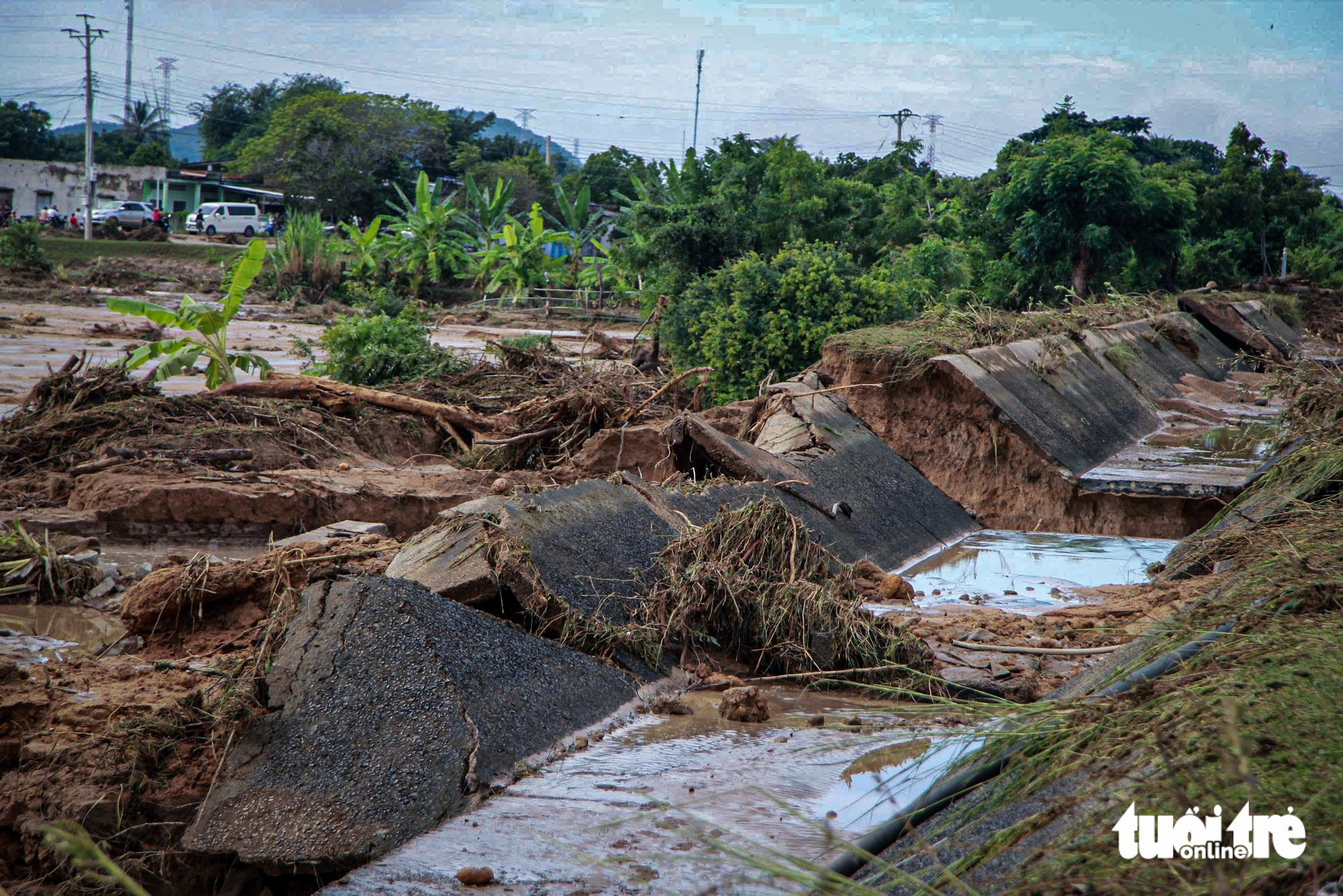 绥丰自建水库溃坝：民众愤怒，要求追究责任