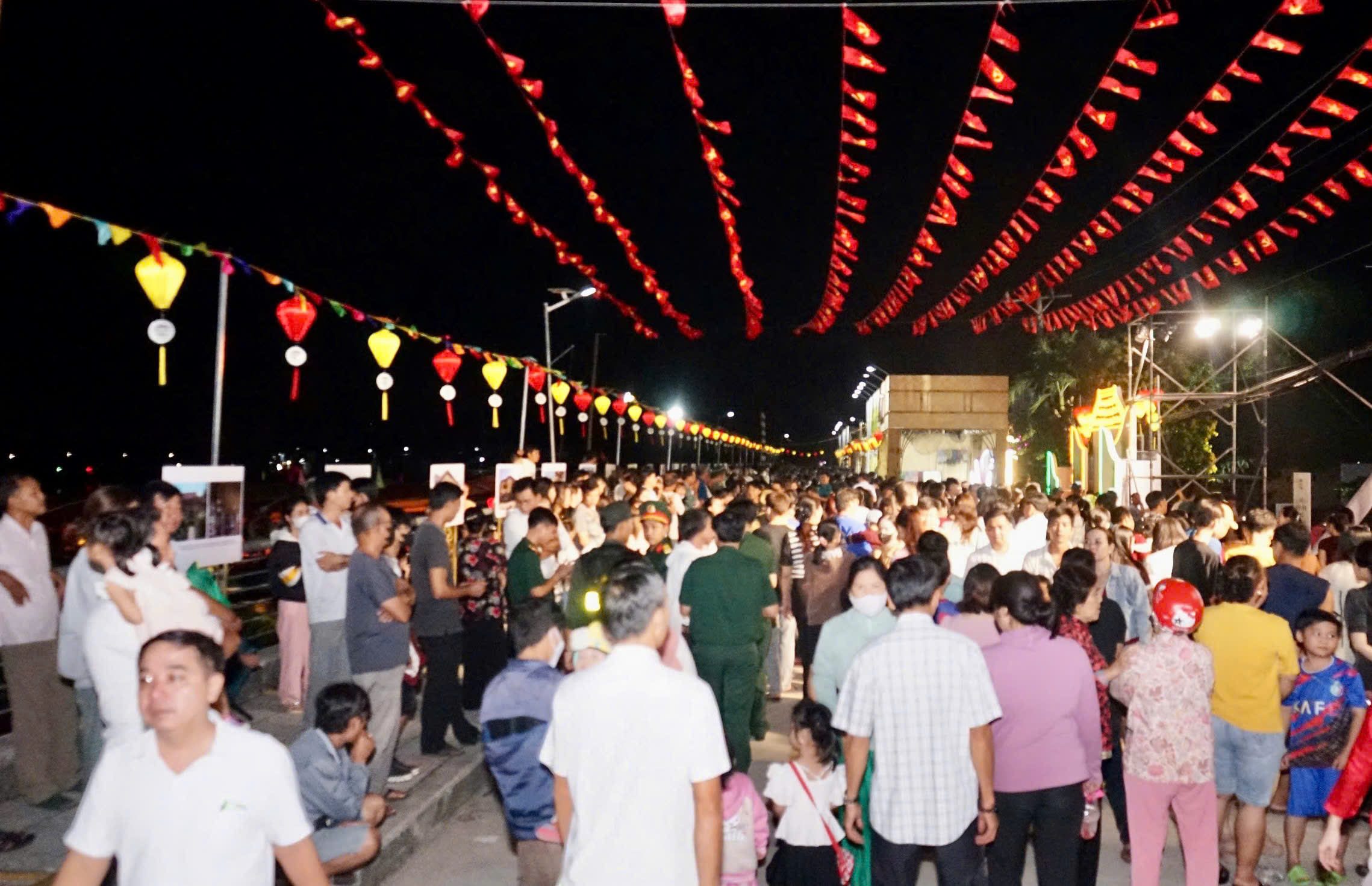 同塔省再现西部水乡景象