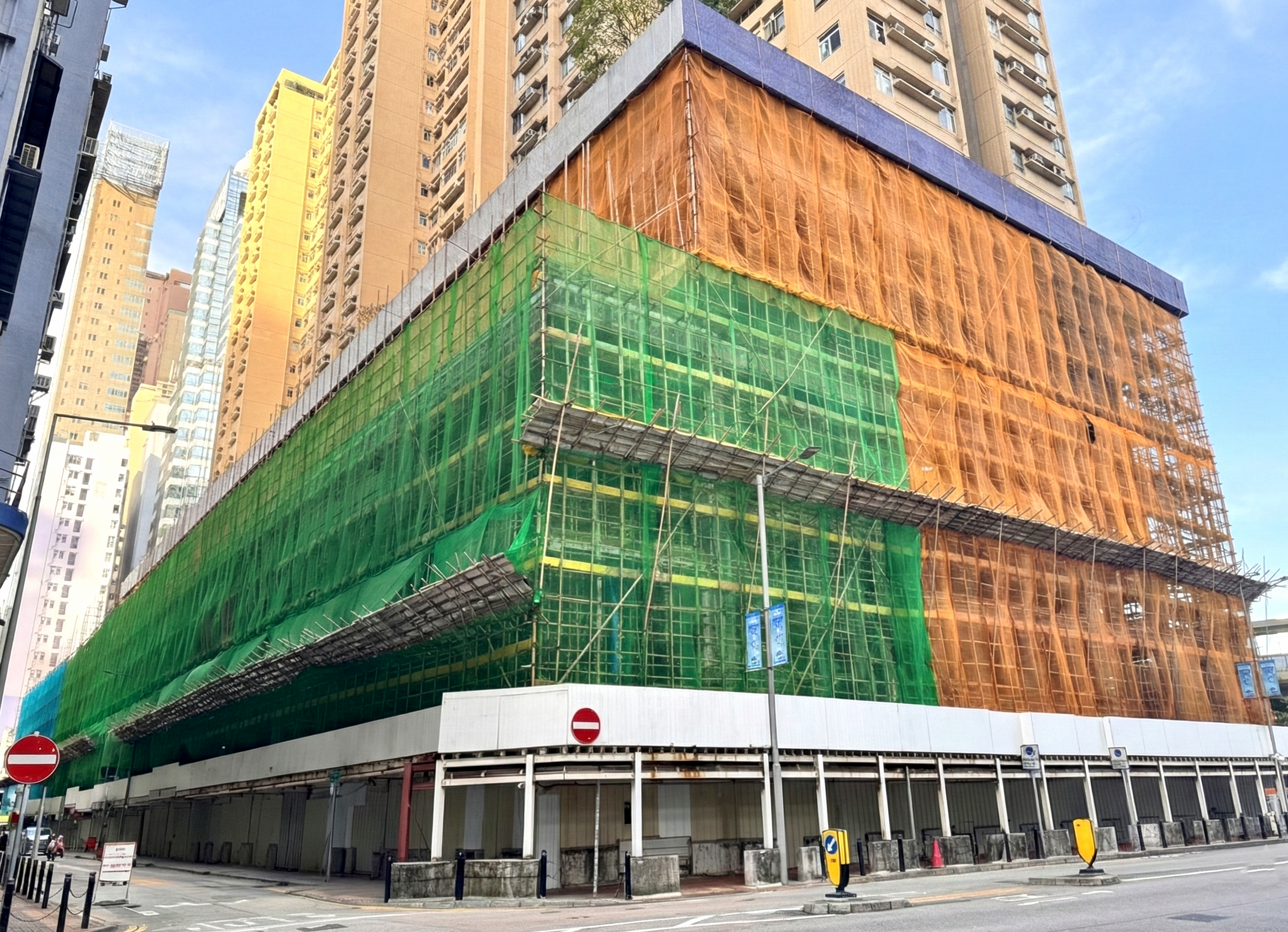 香港制定计划更换竹脚手架系统，此前发生公寓火灾