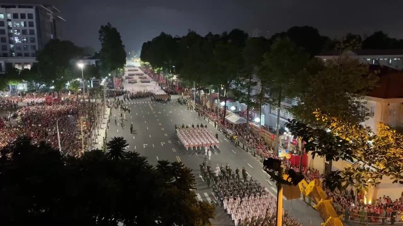 超过16,000名军人联合演练武器装备