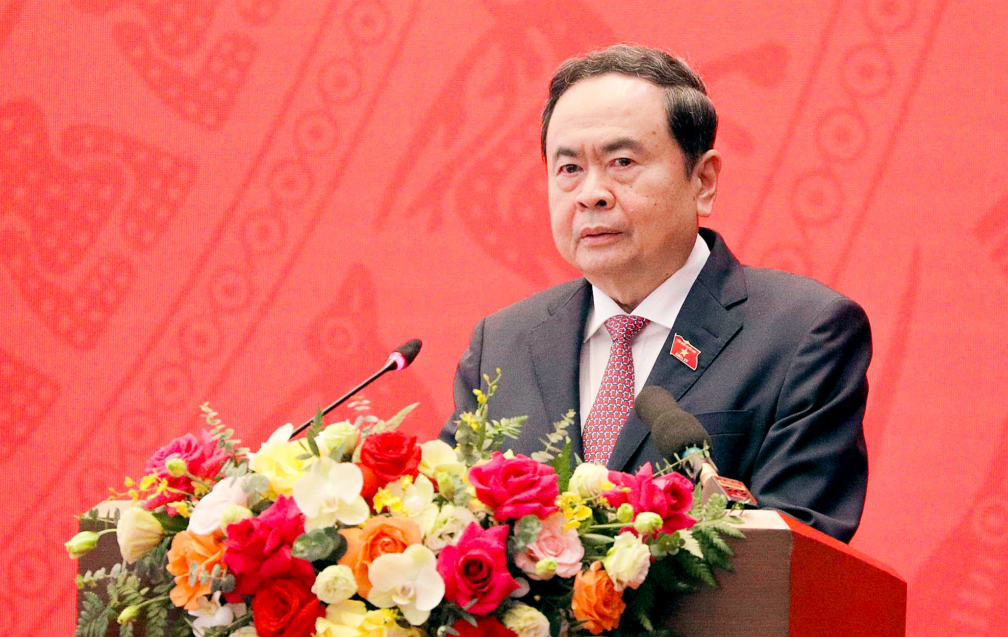 国会主席：严格执行立法程序，防止腐败和利益集团