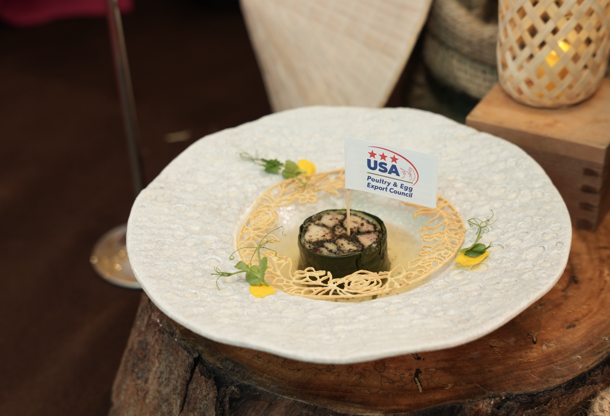 使用世界最佳大米ST25的美国鸡肉卷饭在岘港厨师比赛中获得最高奖项