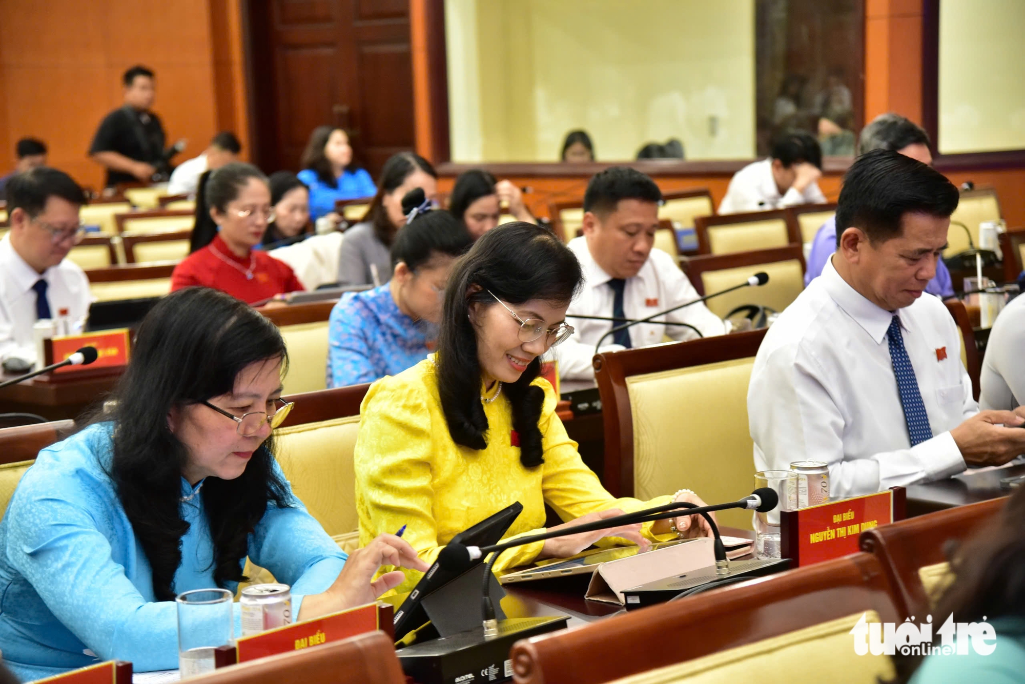 胡志明市人民议会通过多项支持与社会福利政策