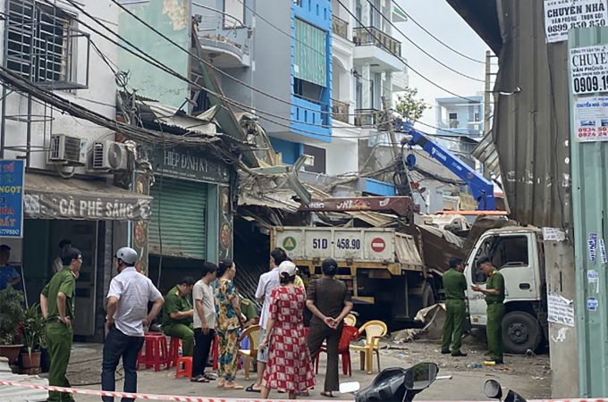 胡志明市锅炉爆炸导致民房墙壁倒塌