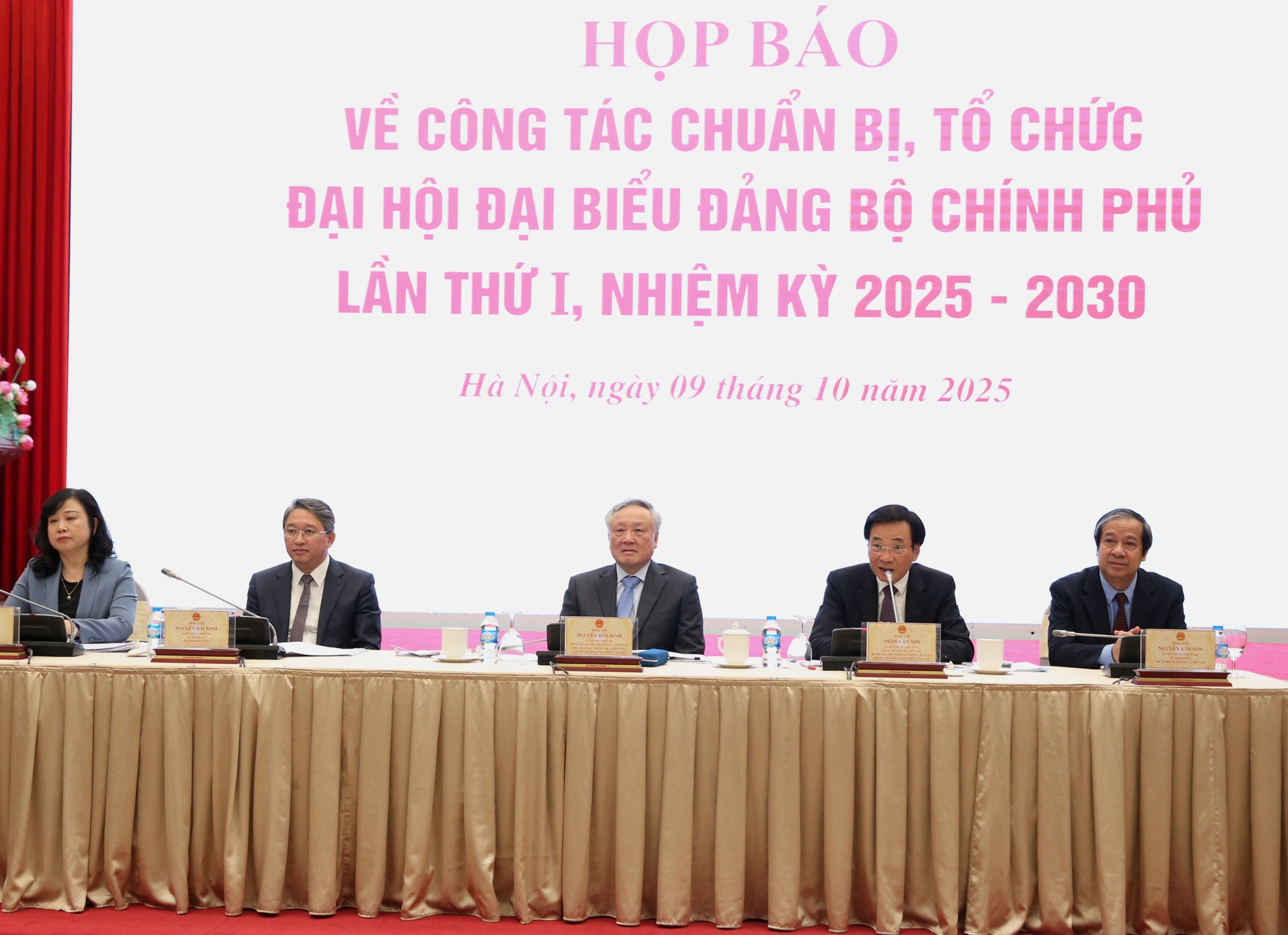 副总理阮和平：'轮到自己的班次就必须处理，不能把这件事让给别人'