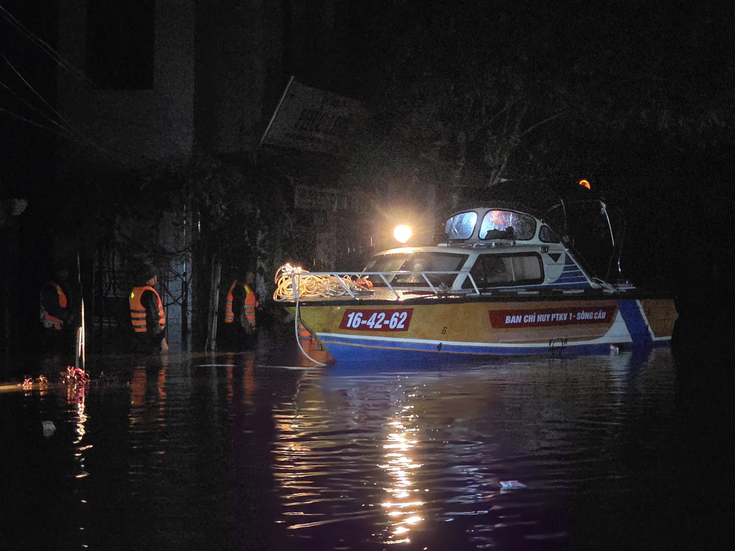 台风Kalmaegi在多地造成严重损失