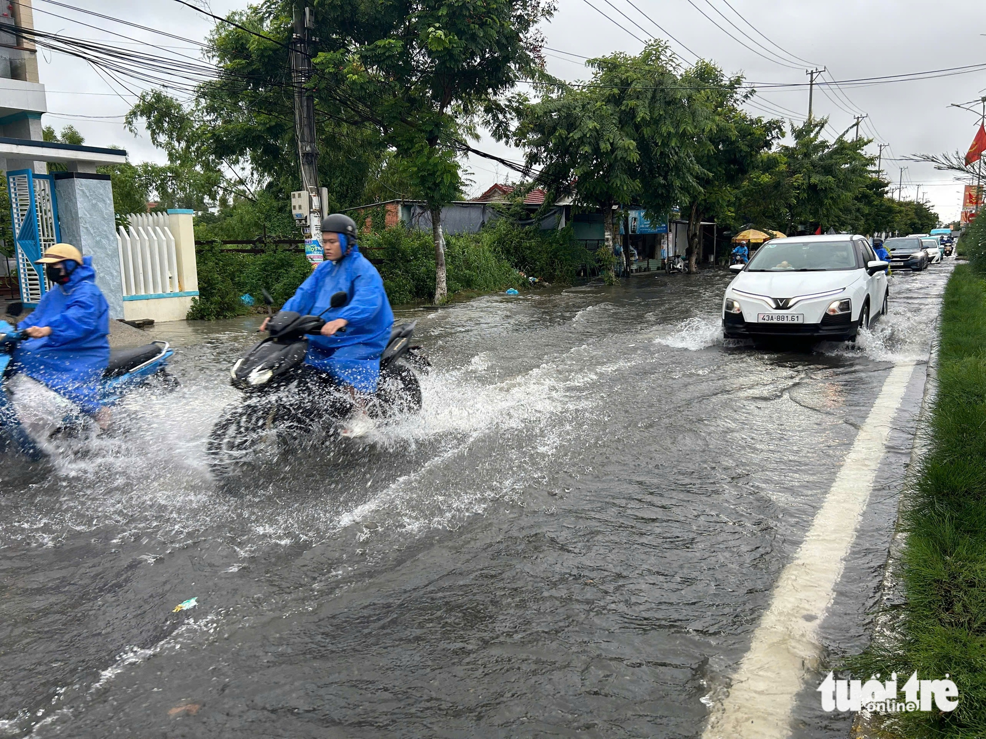 连接岘港与会安的沿海道路：'稍有不慎就积水'