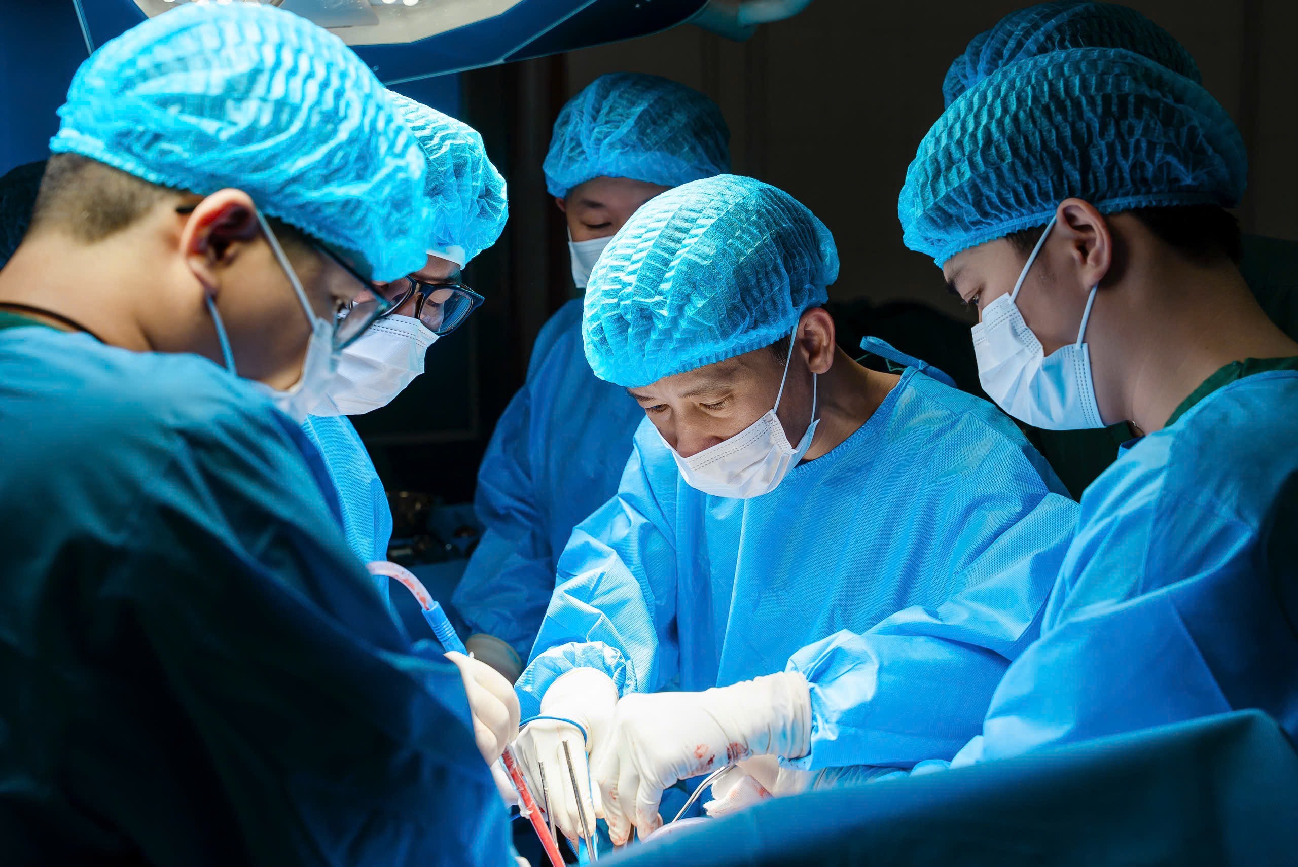 12月9日上午新闻：解决社会住房困难会议；处理多起造成预算重大损失的浪费案件