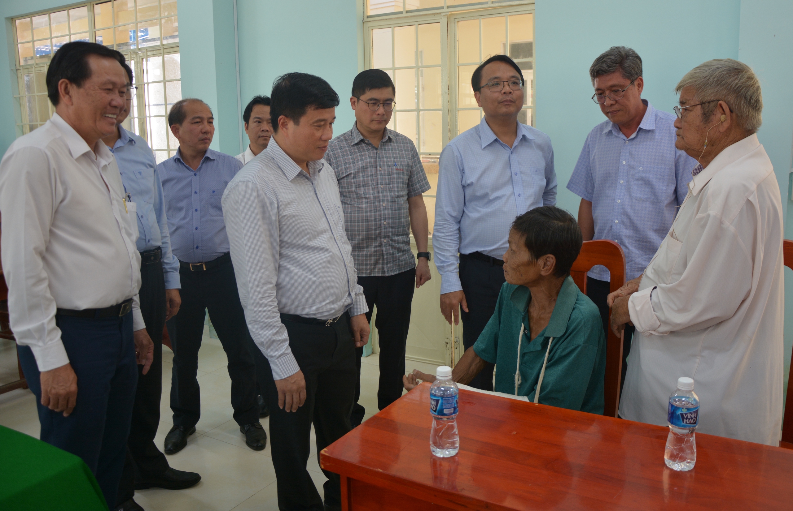 林同省委书记前往咸胜区'洪水中心'，要求紧急援助灾民