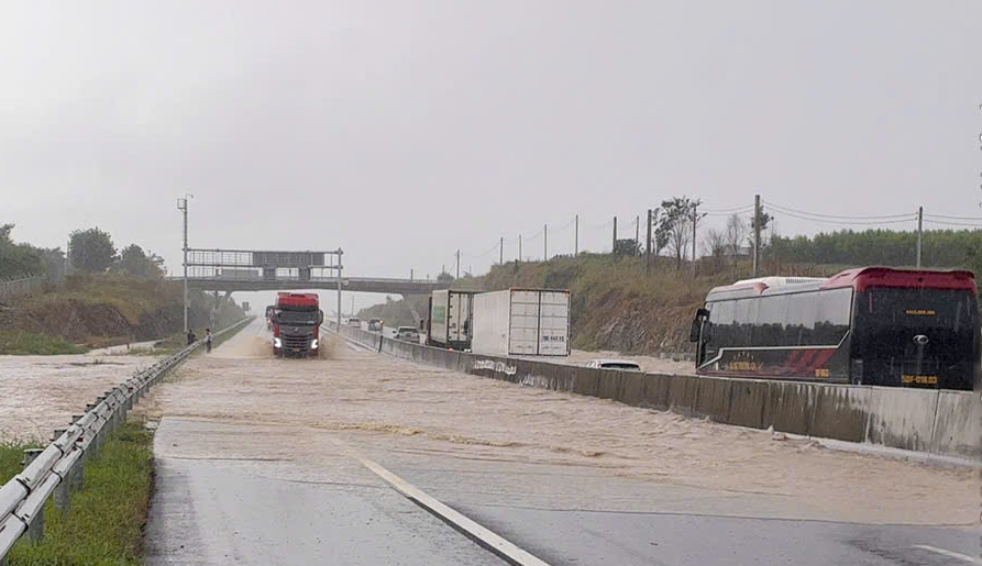 潘切-油椰高速公路再次被淹