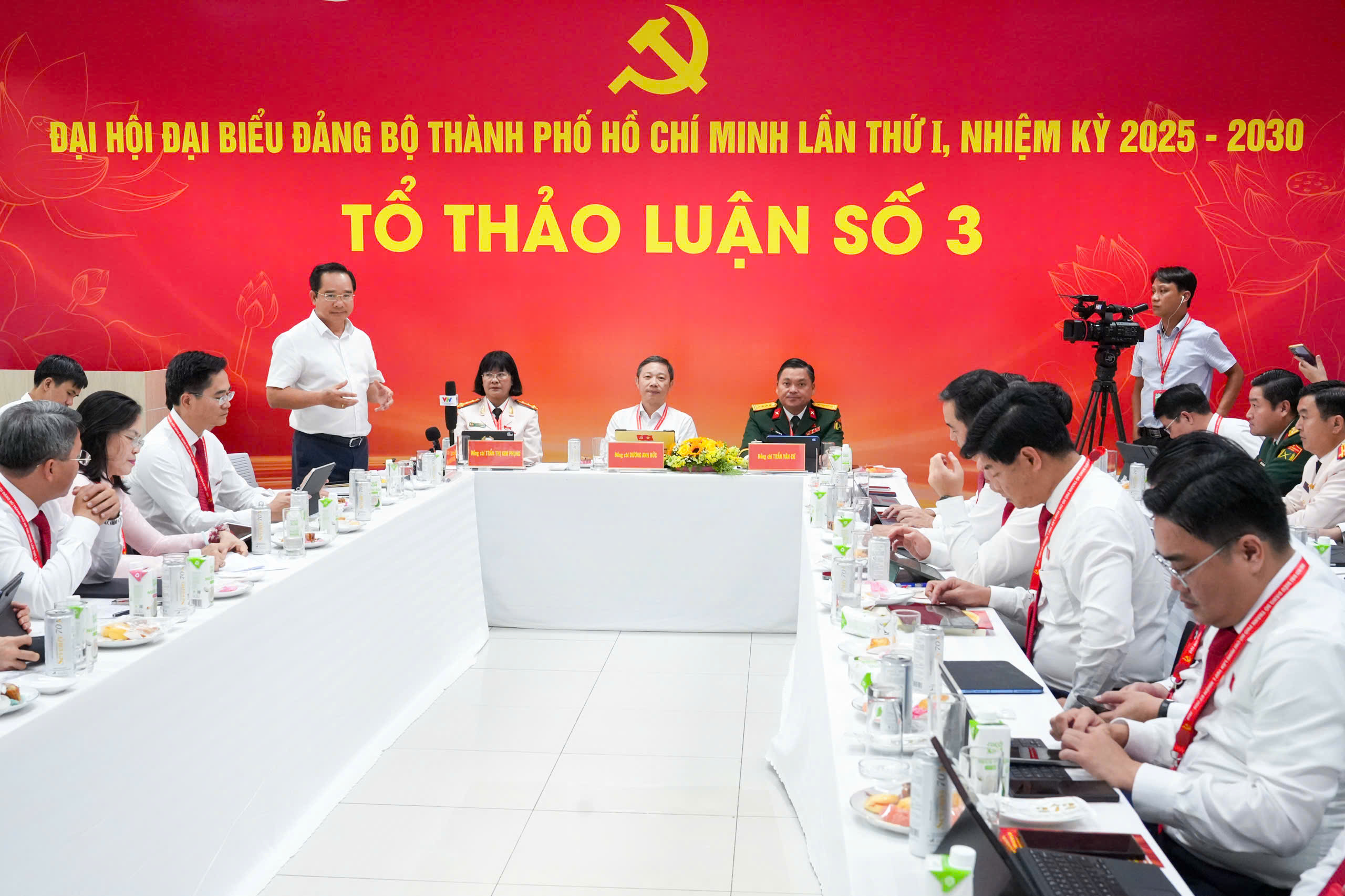 胡志明市党代会：城市专业干部缺口很小但分配不均