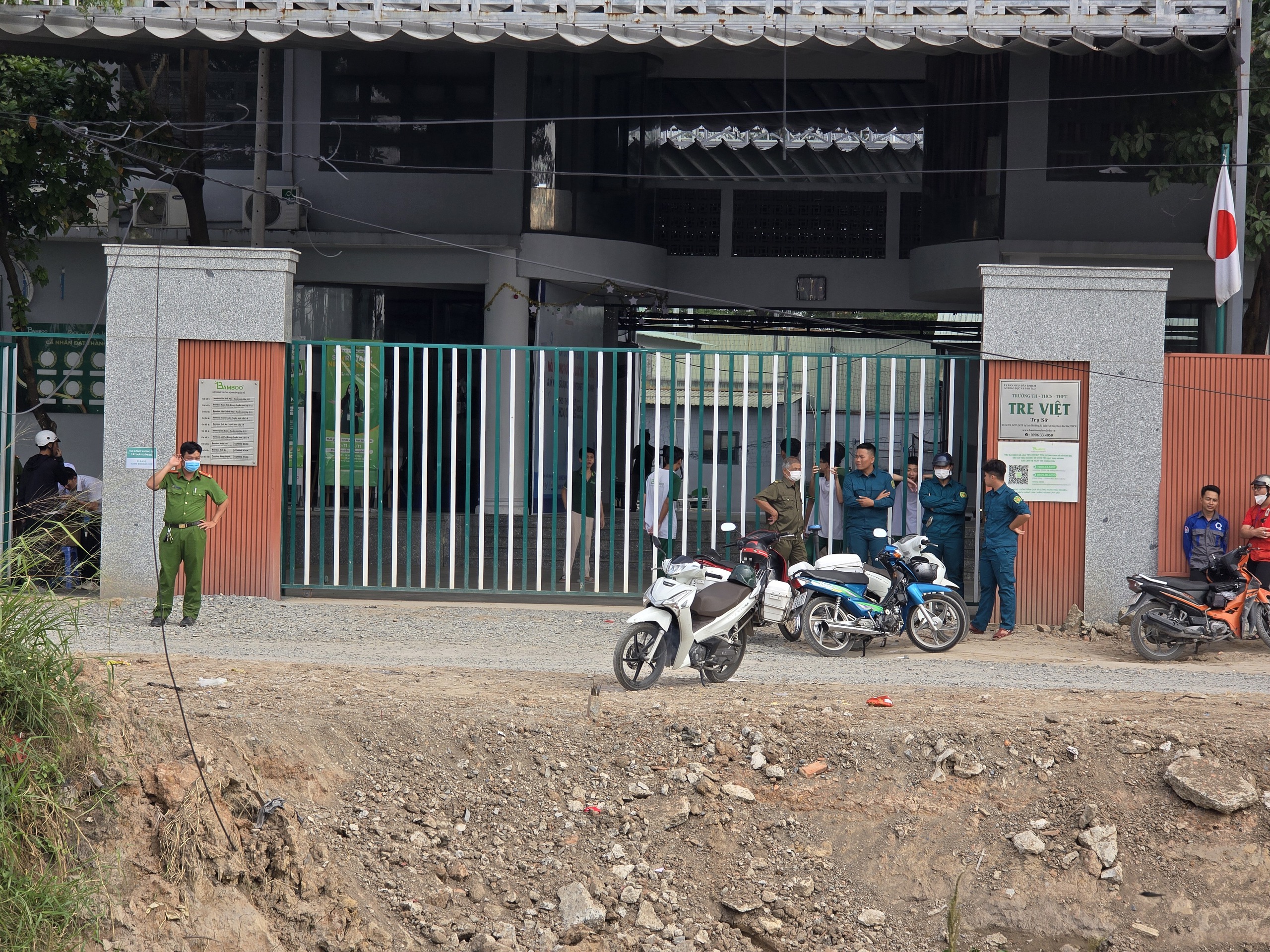 在春泰山村运河中发现一具男性尸体