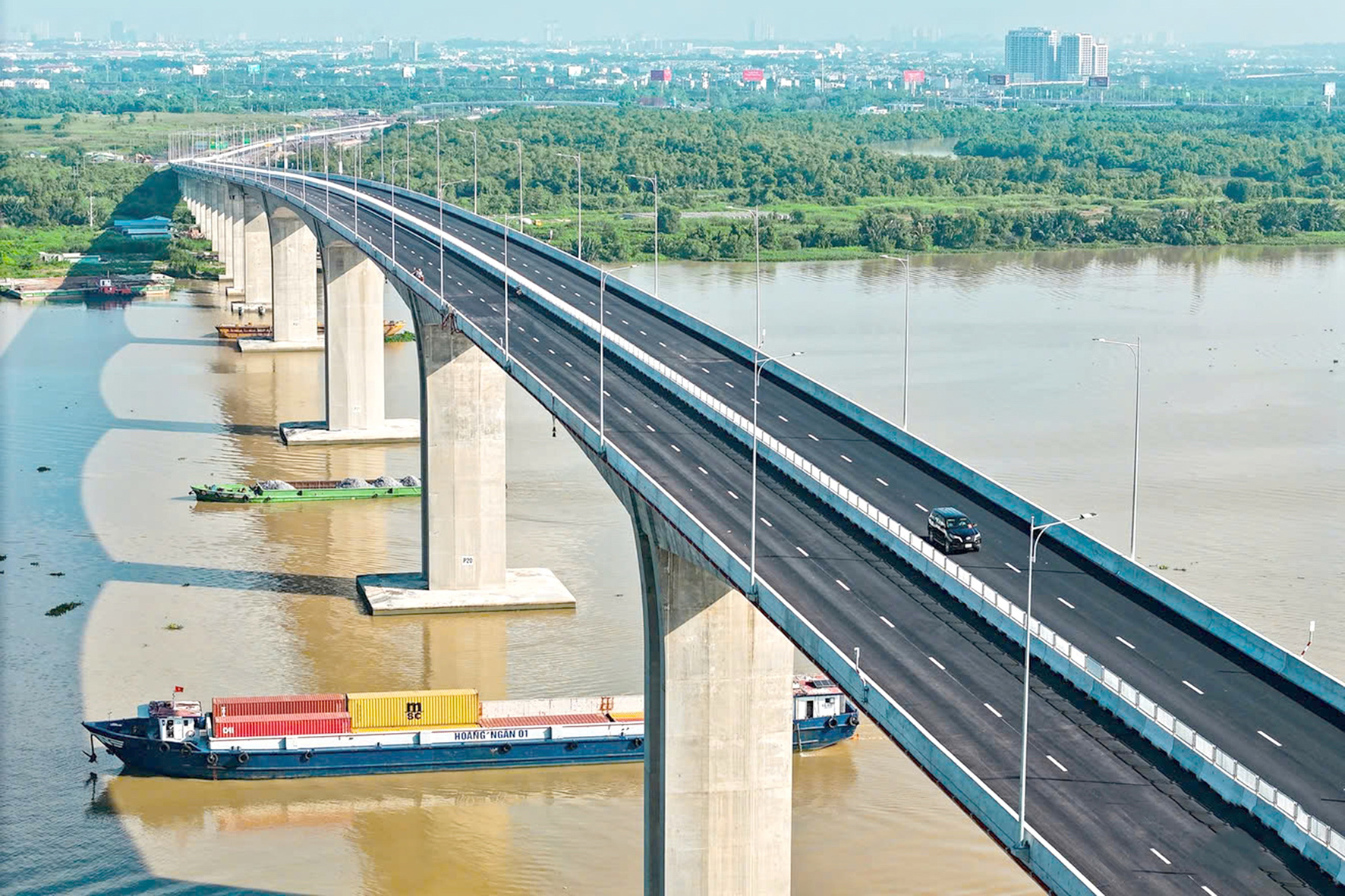 胡志明市人民委员会主席阮文德：现代化基础设施为人民幸福