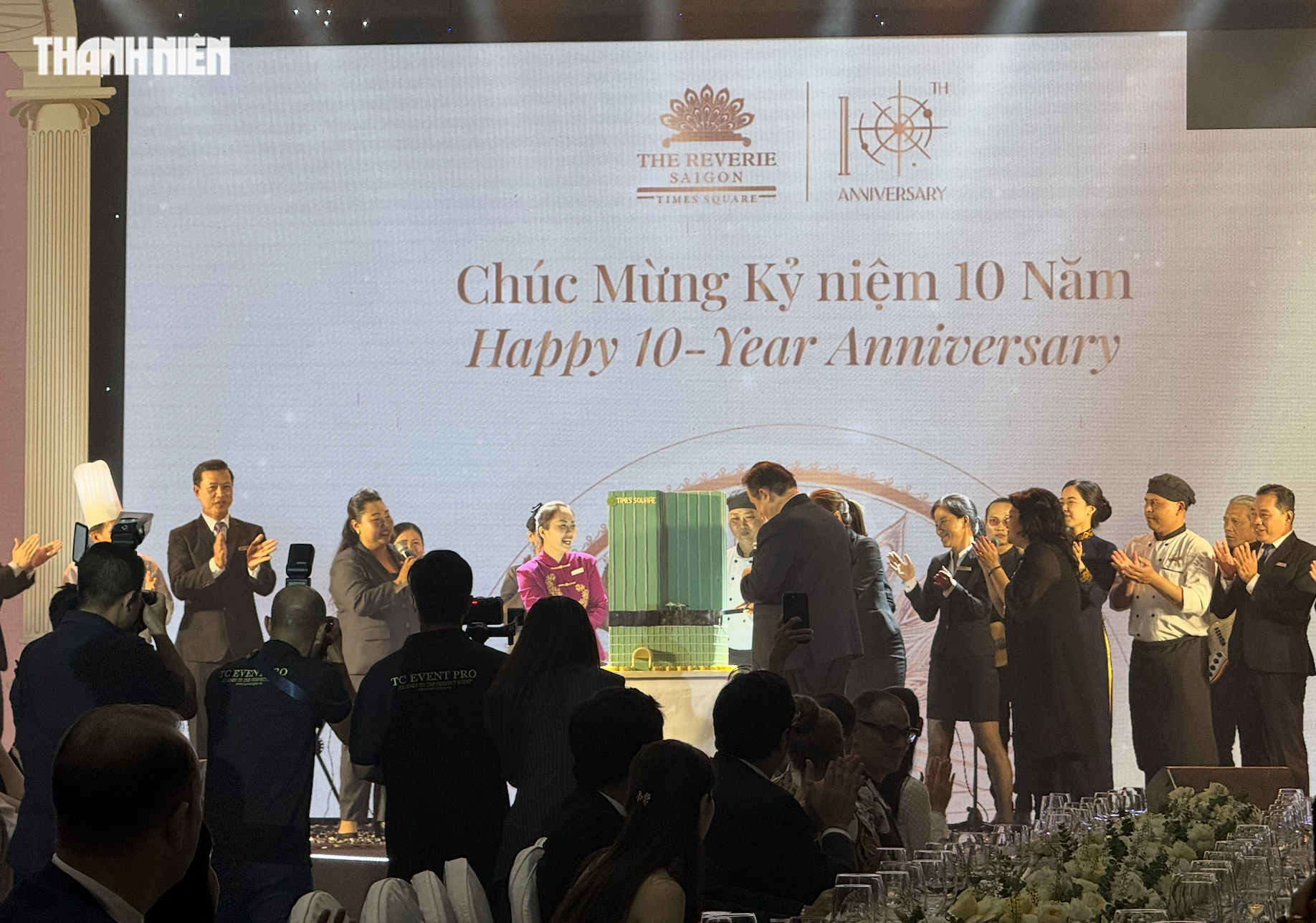 胡志明市最昂贵酒店十周年庆典菜单里有什么？