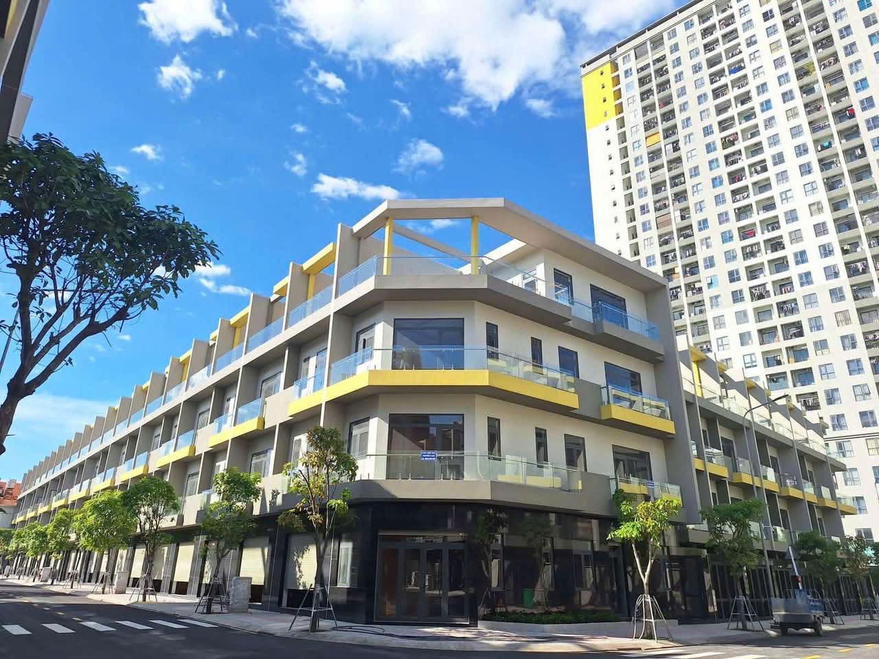 在东部地区临街城市区拥有带产权证的联排别墅