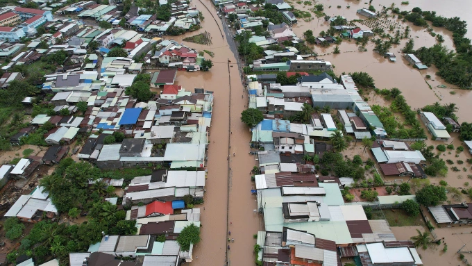 庆和、林同深陷洪水，1号国道被洪水切断