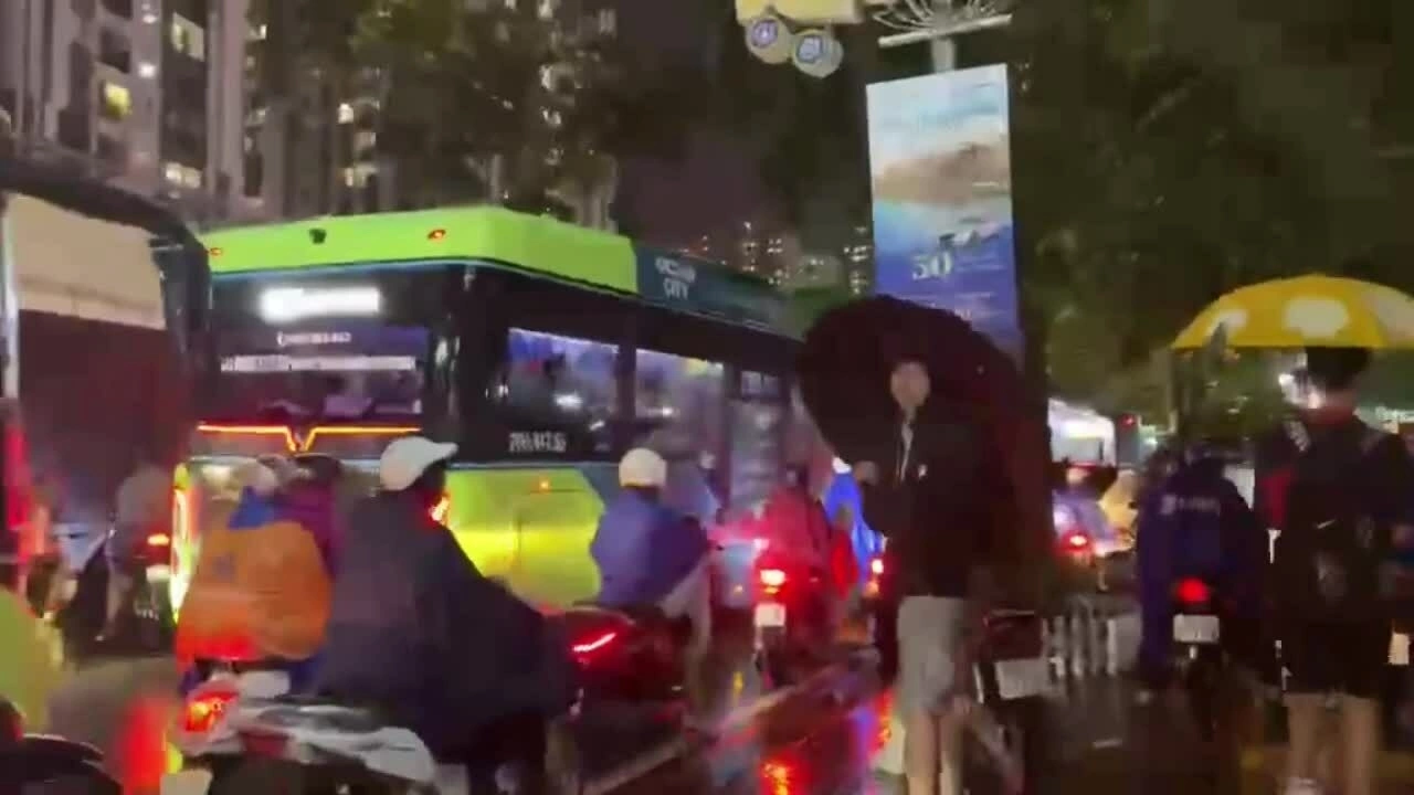 河内严重内涝，交通瘫痪