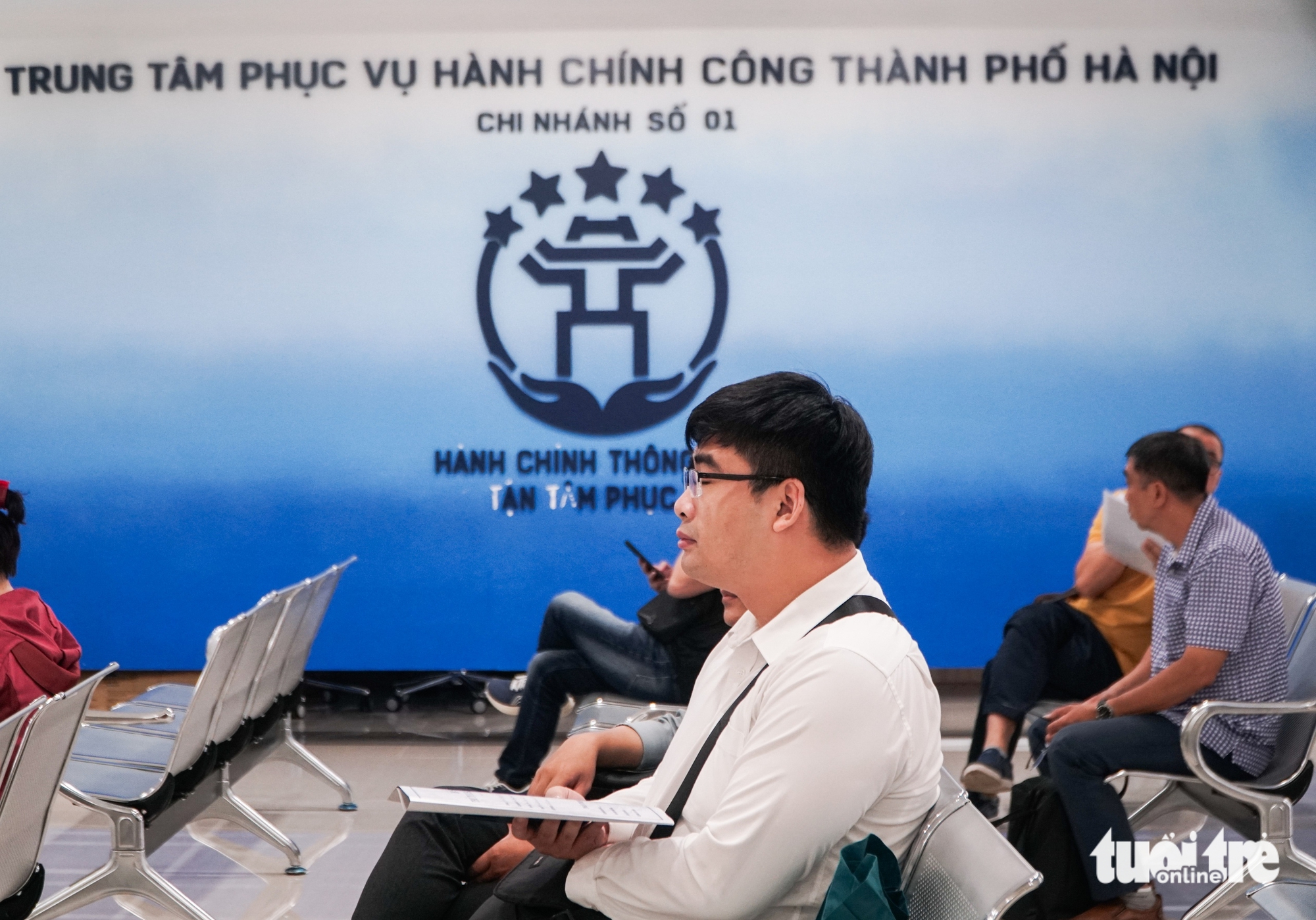 清晨5点，曾经排长队等待办理行政手续的地方出人意料地冷清