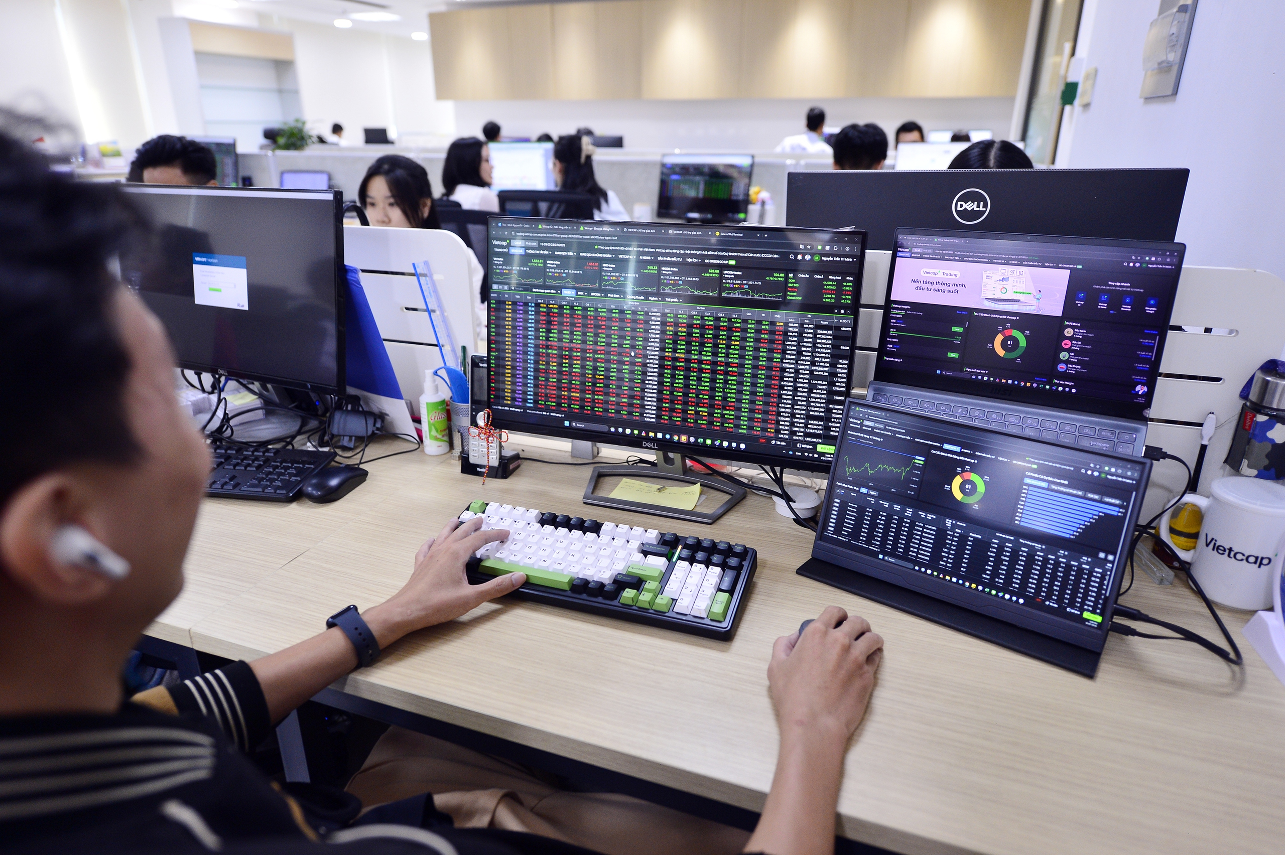 11月28日早间新闻：国会审议调整国家总体规划，展望至2050年