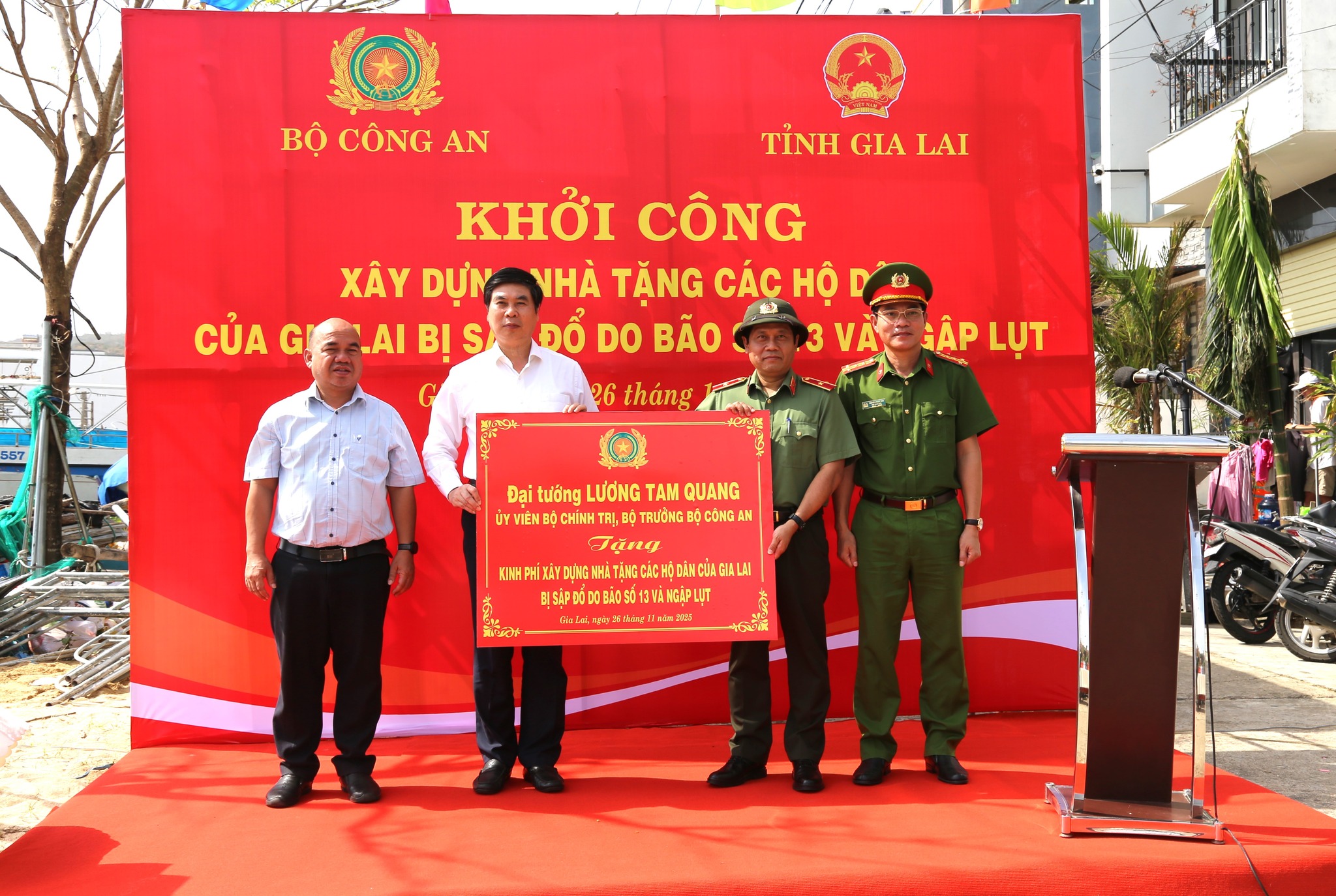 公安部为嘉莱省和得乐省房屋倒塌的居民提供新建房屋支持