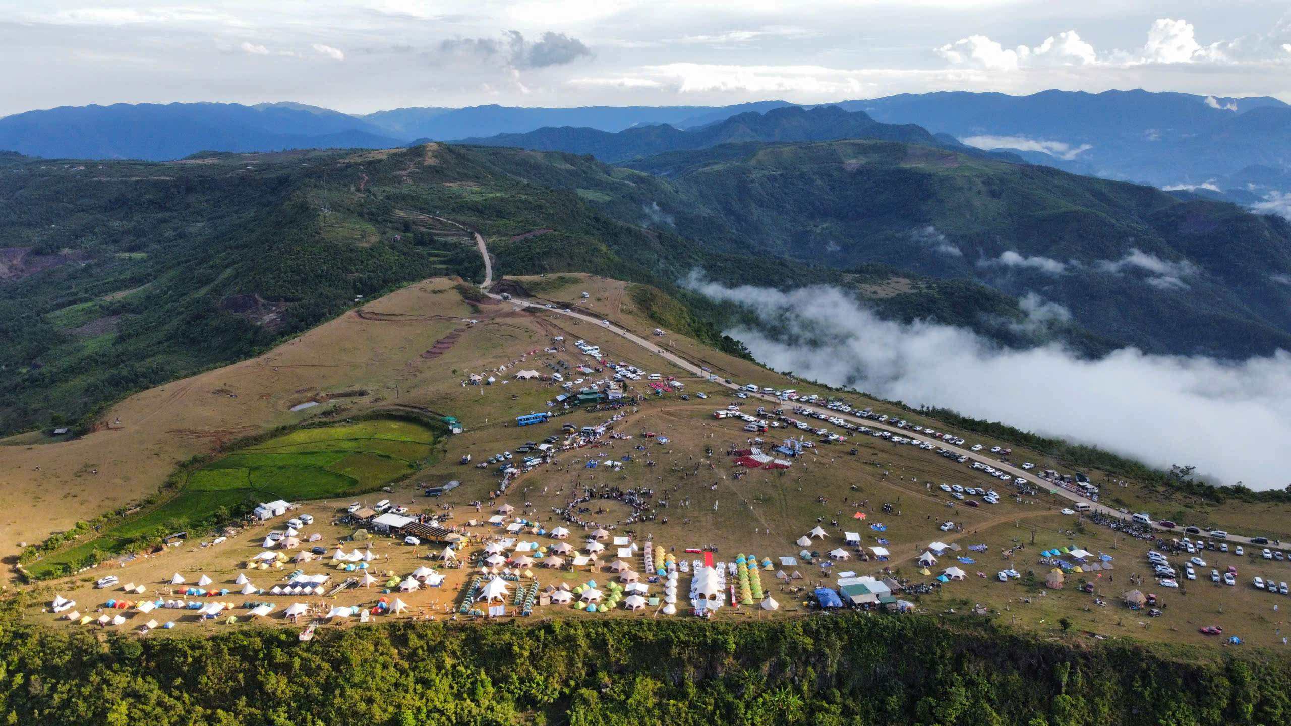 6000人触摸云在Bùi Hui草原，广南期待旅游业腾飞