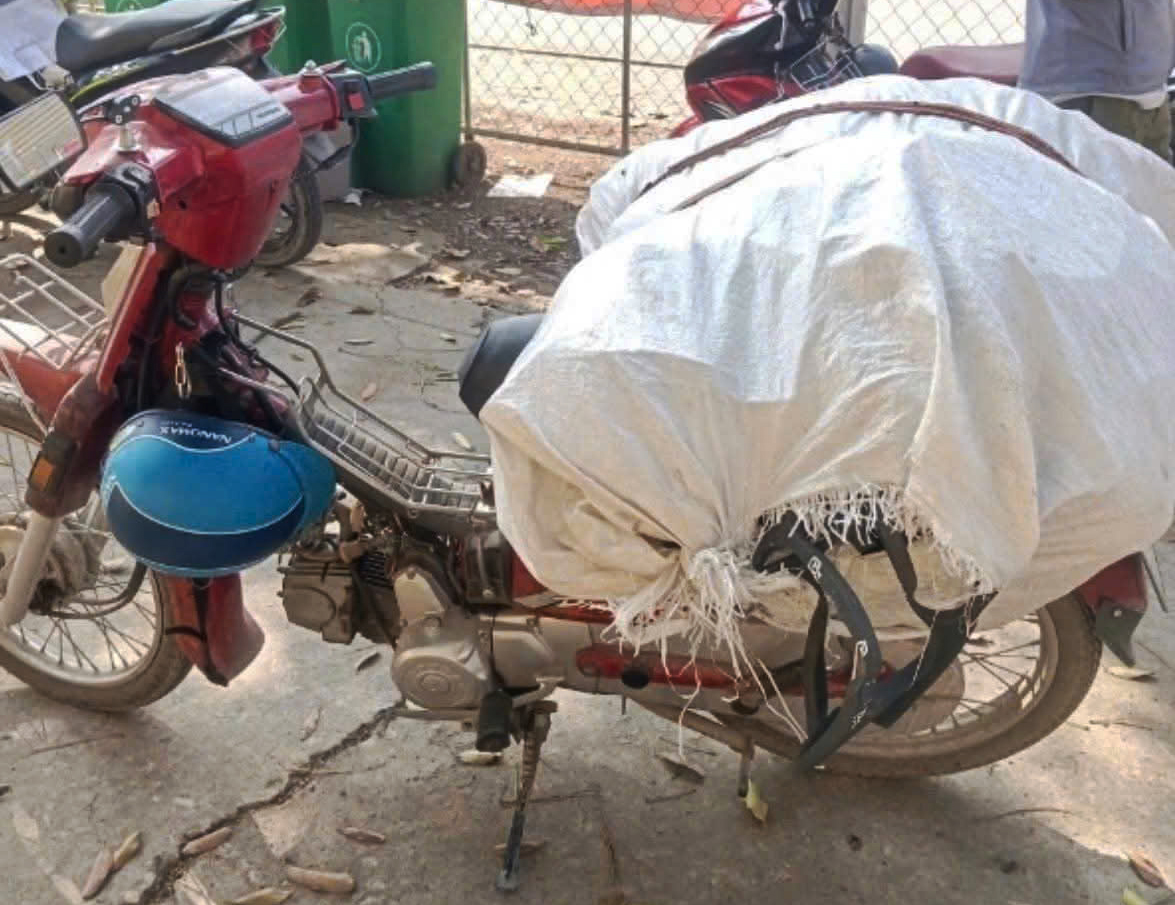 在Rạch Cầu Suối路边违规丢弃垃圾，一人被罚款350万越南盾