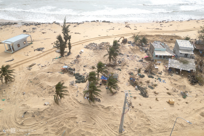 台风Kalmaegi过后，生活暂不稳定，缺乏水电