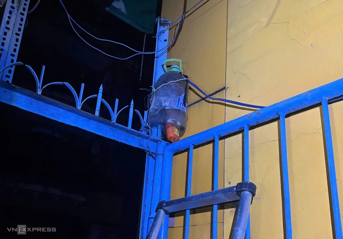 胡志明市一名少年在积水路段疑似触电身亡